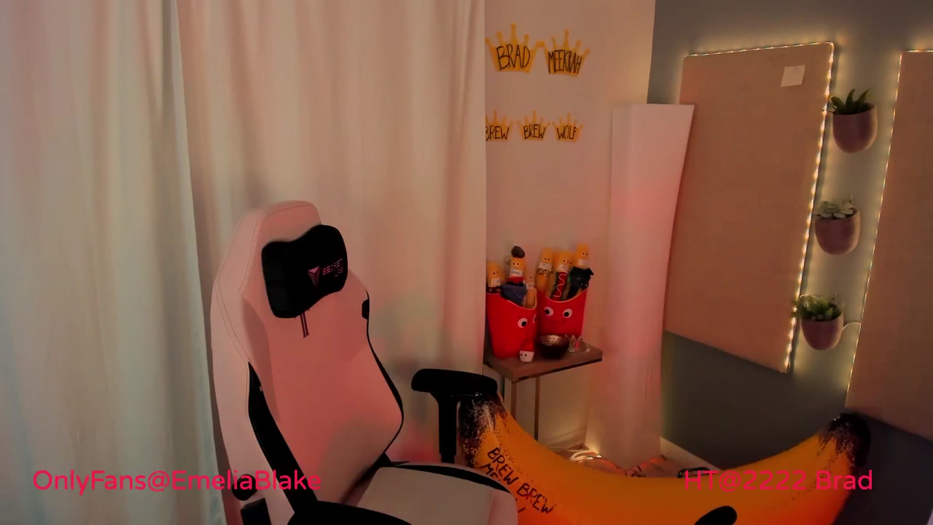 Gallery image thumbnail from MightyEmelia's myfreecams stream on, 05/03/2024, 04:19 image 1 of 20