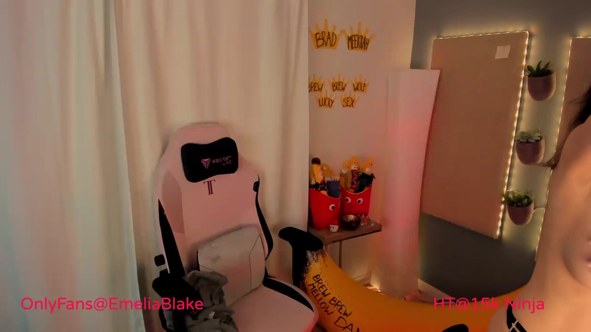 Gallery image thumbnail from MightyEmelia's myfreecams stream on, 05/03/2024, 04:19 image 11 of 20