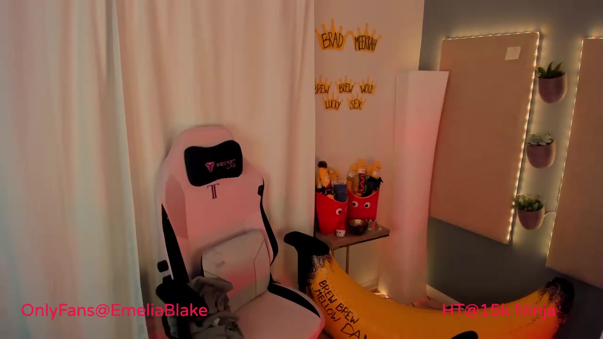 Gallery image thumbnail from MightyEmelia's myfreecams stream on, 05/03/2024, 04:19 image 15 of 20