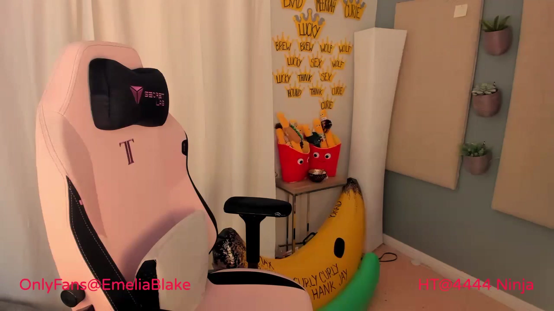 Gallery image thumbnail from MightyEmelia's myfreecams stream on, 05/09/2024, 03:06 image 9 of 20