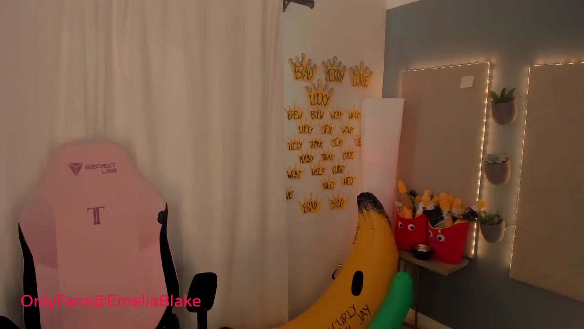 Gallery image thumbnail from MightyEmelia's myfreecams stream on, 05/15/2024, 01:57 image 2 of 20