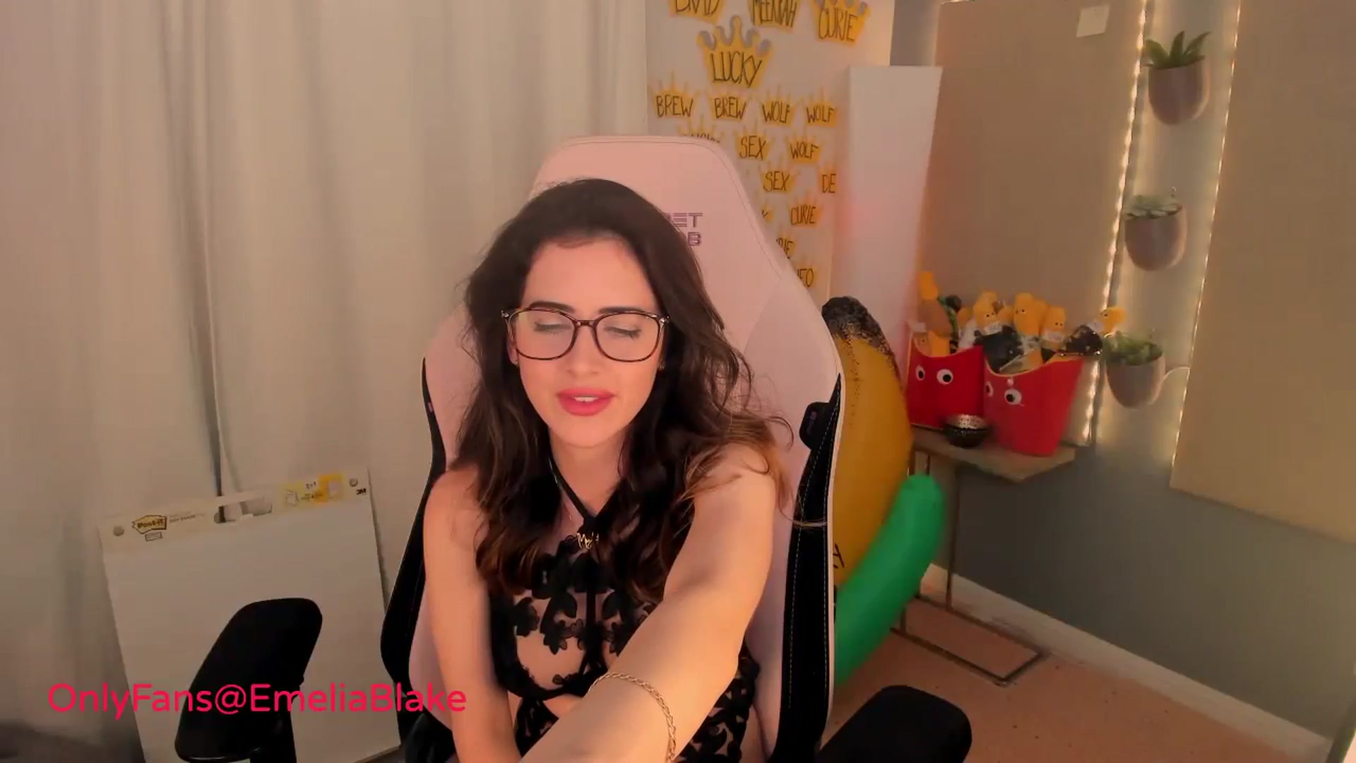 Gallery image thumbnail from MightyEmelia's myfreecams stream on, 05/15/2024, 03:09 image 17 of 20