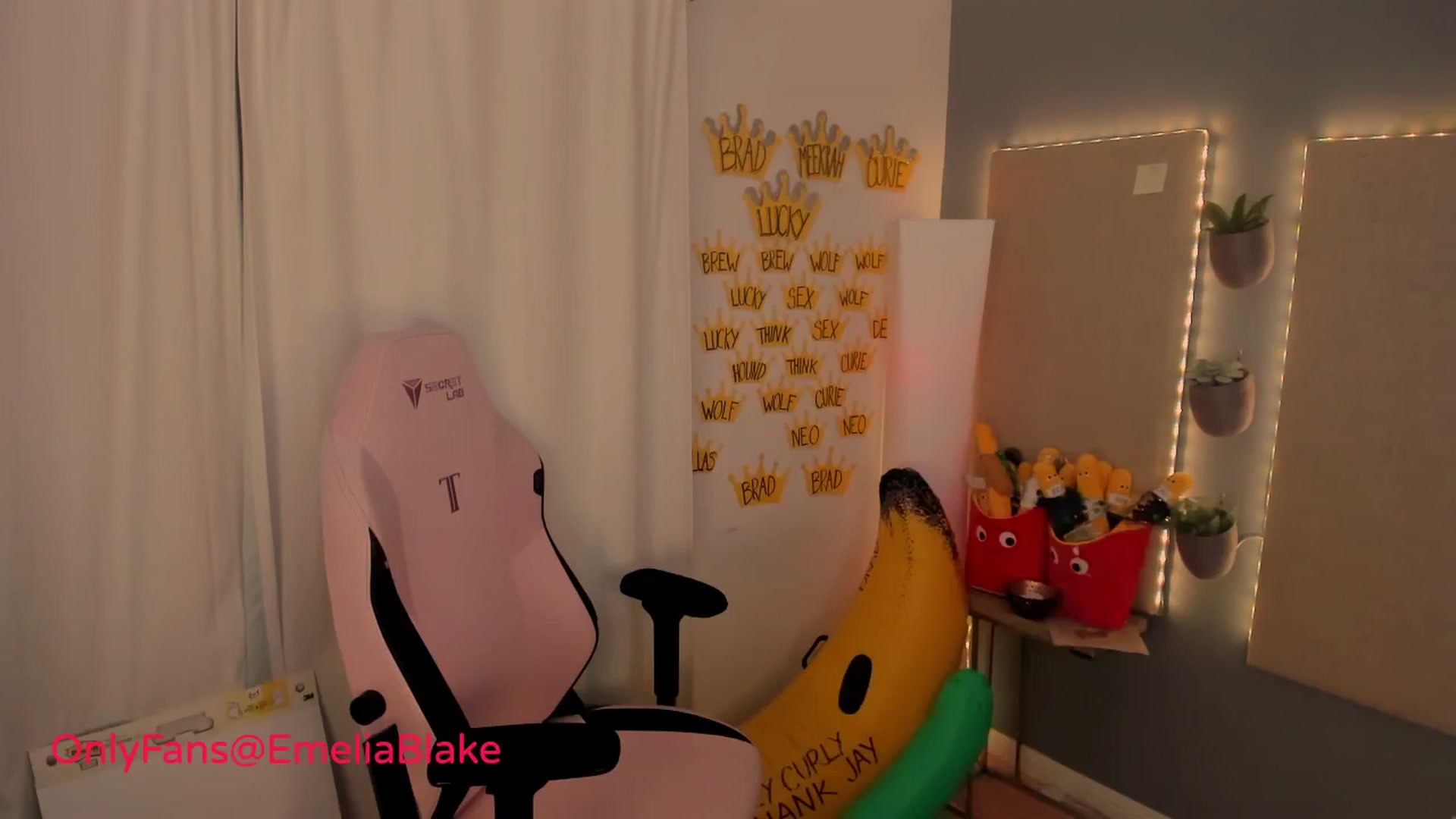 Gallery image thumbnail from MightyEmelia's myfreecams stream on, 05/18/2024, 03:39 image 20 of 20