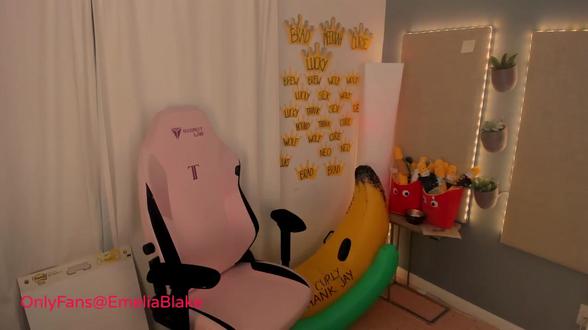 Gallery image thumbnail from MightyEmelia's myfreecams stream on, 05/18/2024, 03:39 image 8 of 20