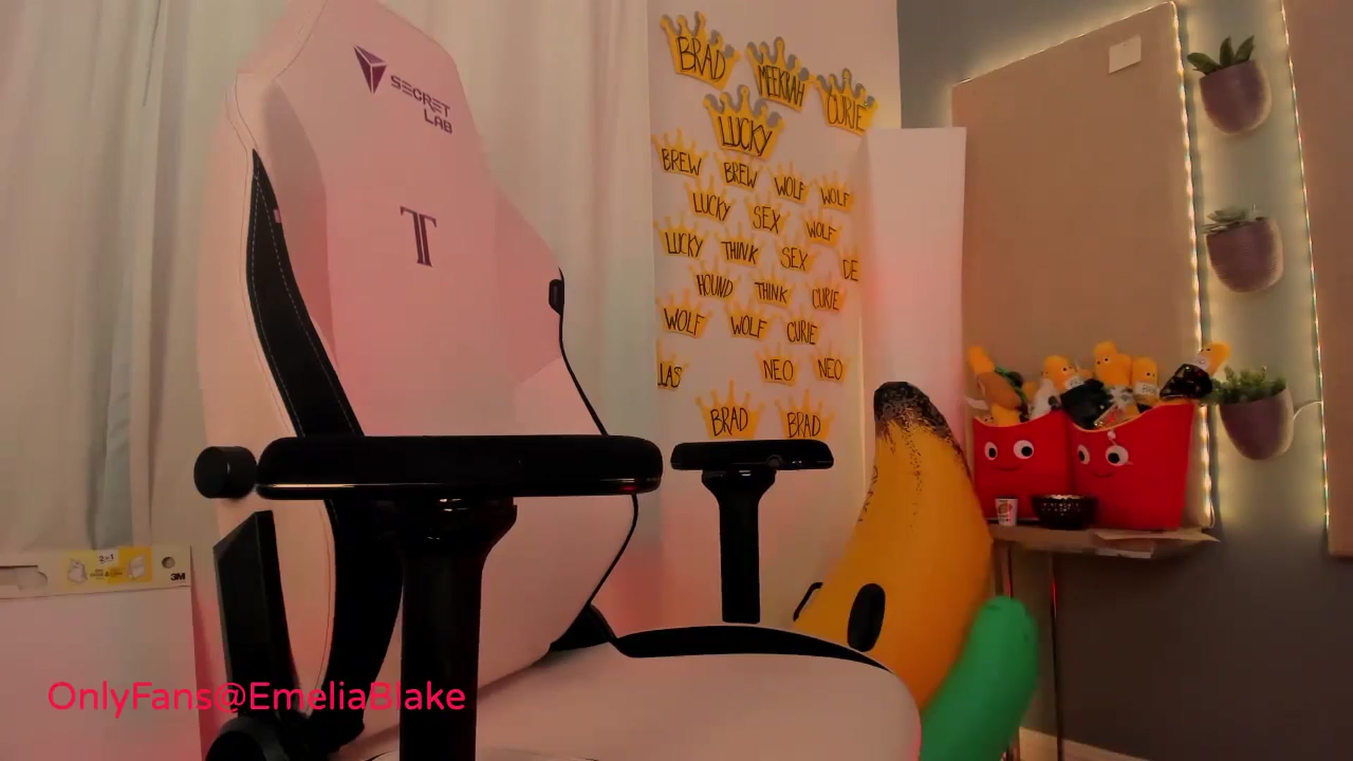 Gallery image thumbnail from MightyEmelia's myfreecams stream on, 05/19/2024, 04:50 image 9 of 20