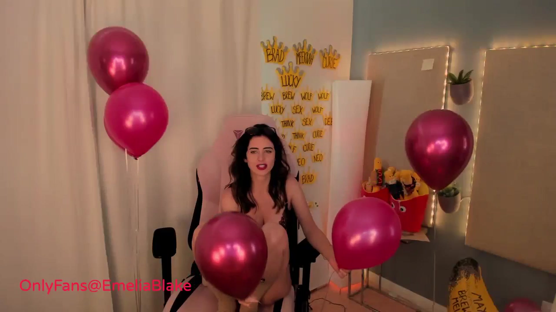 Gallery image thumbnail from MightyEmelia's myfreecams stream on, 05/29/2024, 02:53 image 4 of 20