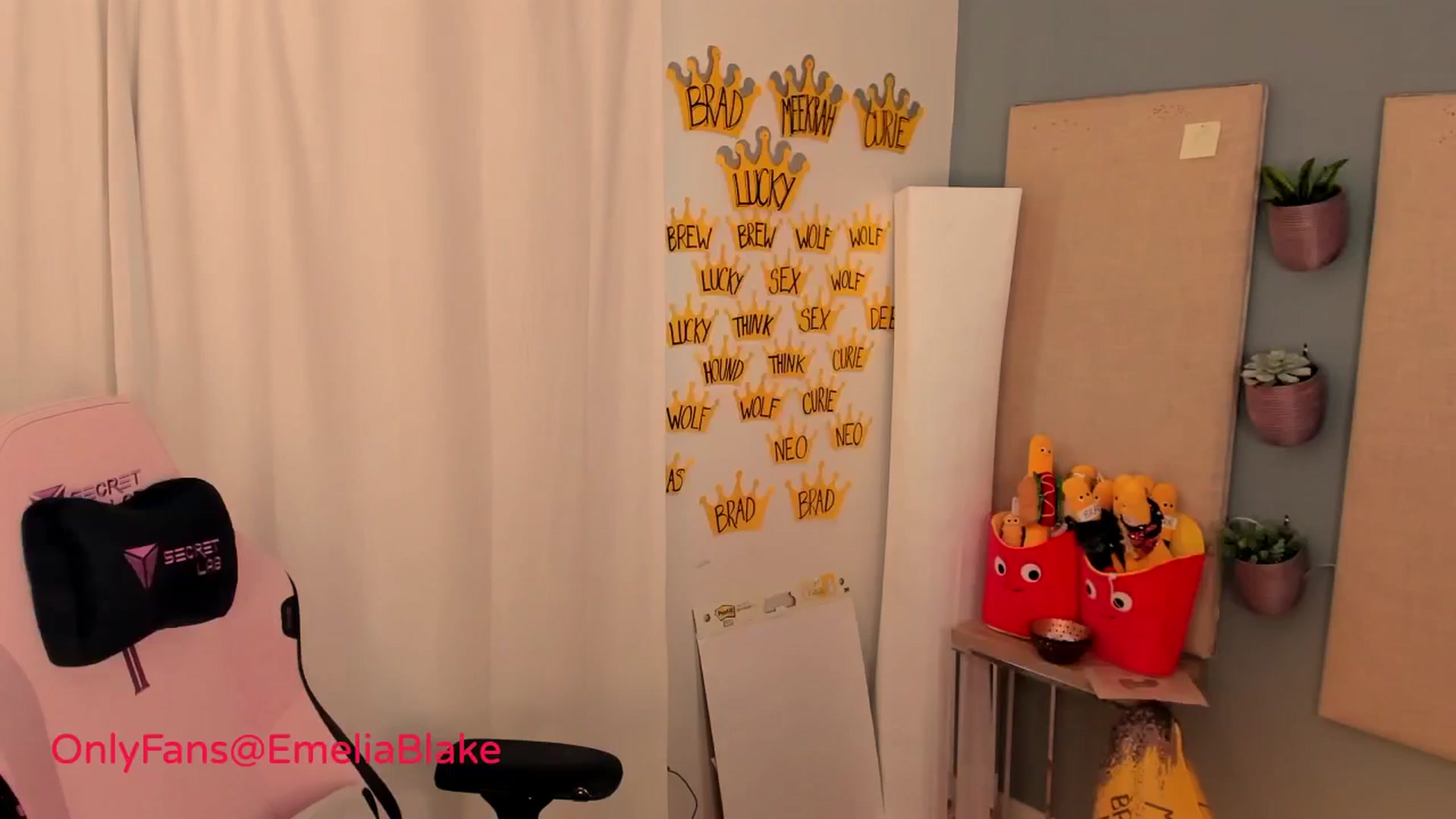 Gallery image thumbnail from MightyEmelia's myfreecams stream on, 06/05/2024, 03:35 image 7 of 20