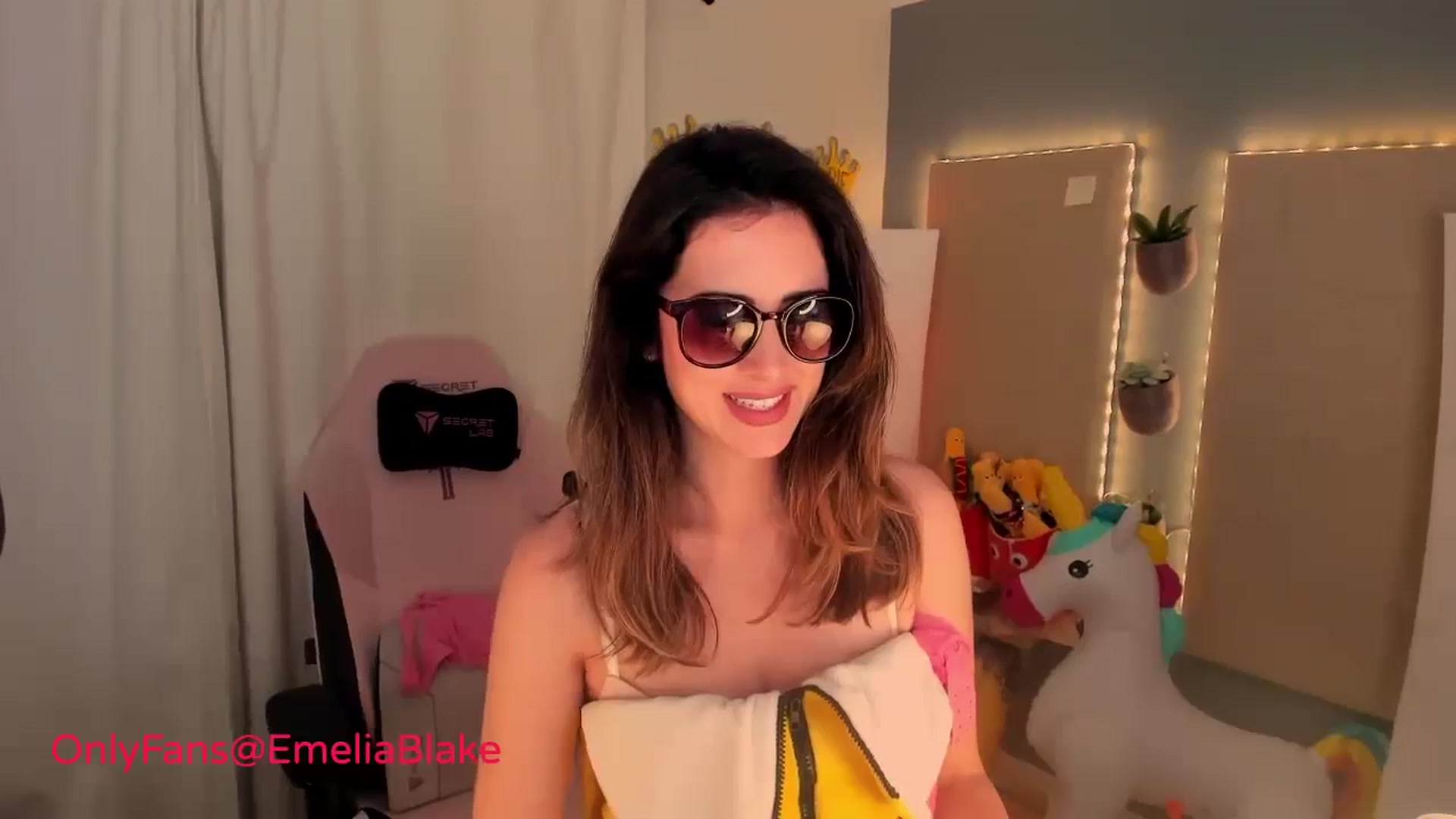 Gallery image thumbnail from MightyEmelia's myfreecams stream on, 06/07/2024, 04:33 image 12 of 20