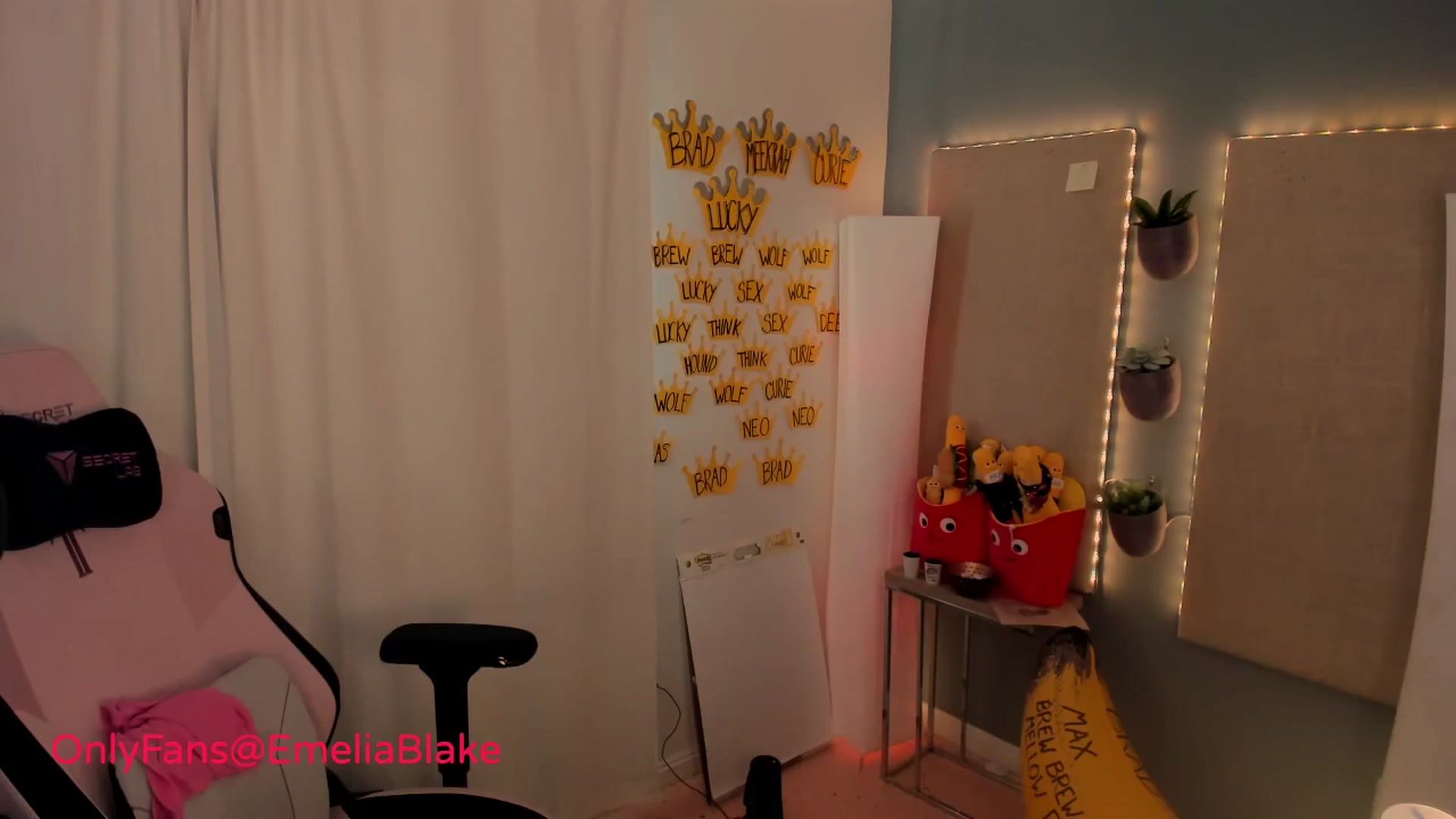 Gallery image thumbnail from MightyEmelia's myfreecams stream on, 06/07/2024, 04:33 image 1 of 20