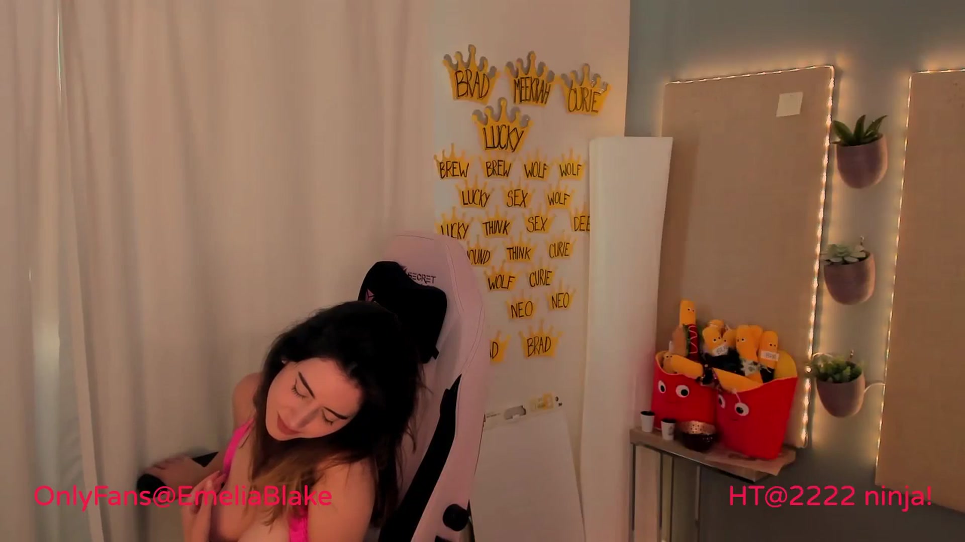 Gallery image thumbnail from MightyEmelia's myfreecams stream on, 06/30/2024, 02:11 image 17 of 20
