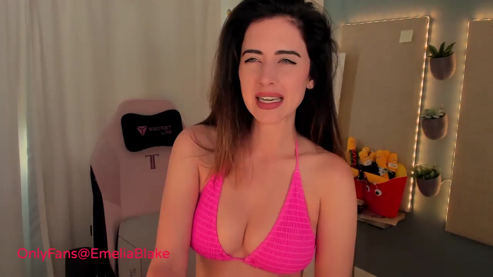 Gallery image thumbnail from MightyEmelia's myfreecams stream on, 06/30/2024, 02:11 image 7 of 20