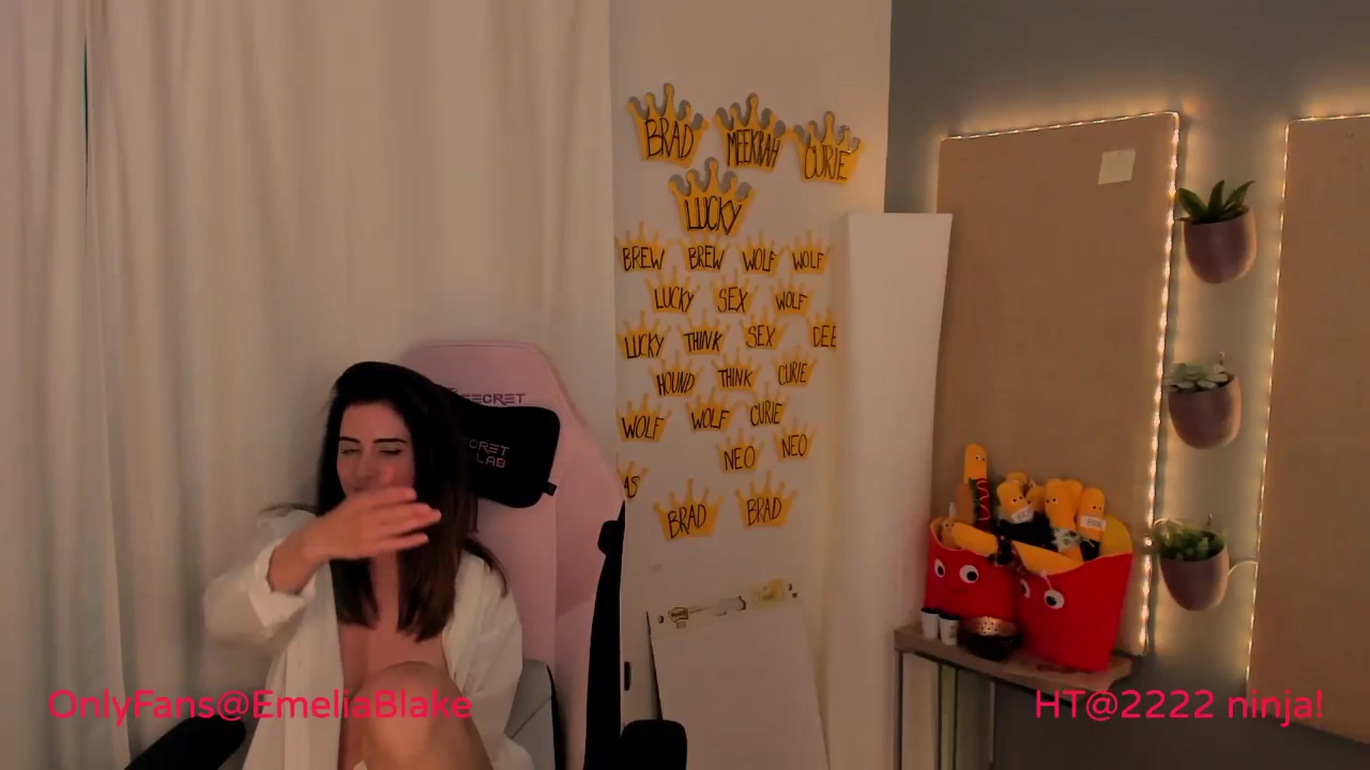 Gallery image thumbnail from MightyEmelia's myfreecams stream on, 06/30/2024, 04:20 image 3 of 20
