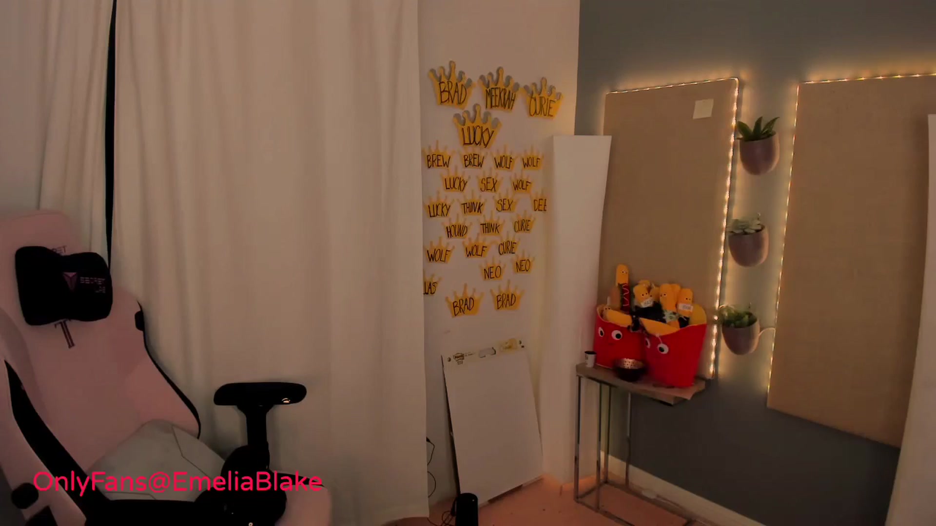 Gallery image thumbnail from MightyEmelia's myfreecams stream on, 07/07/2024, 05:05 image 10 of 20