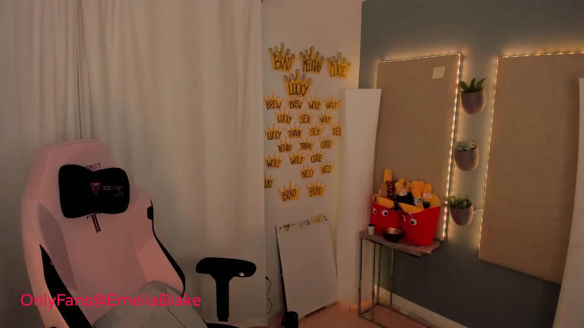 Gallery image thumbnail from MightyEmelia's myfreecams stream on, 07/07/2024, 05:05 image 2 of 20