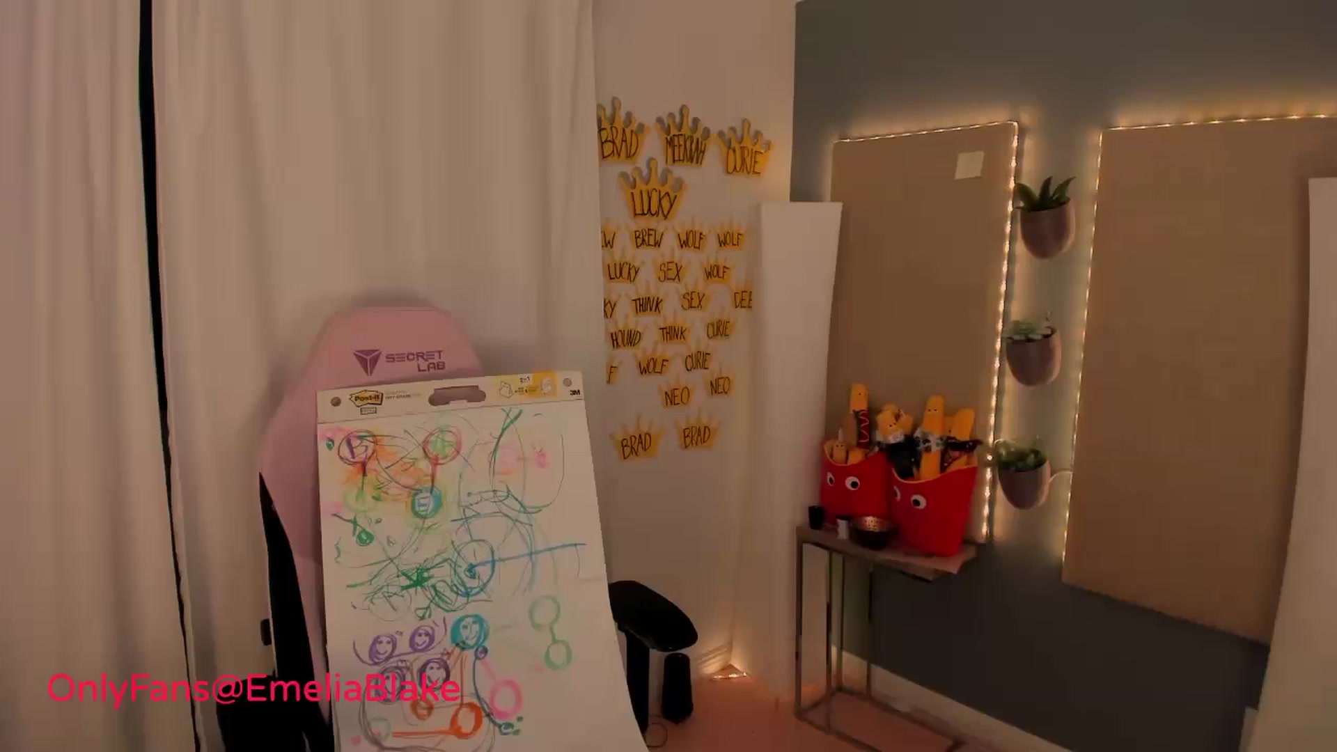 Gallery image thumbnail from MightyEmelia's myfreecams stream on, 07/21/2024, 05:50 image 1 of 20