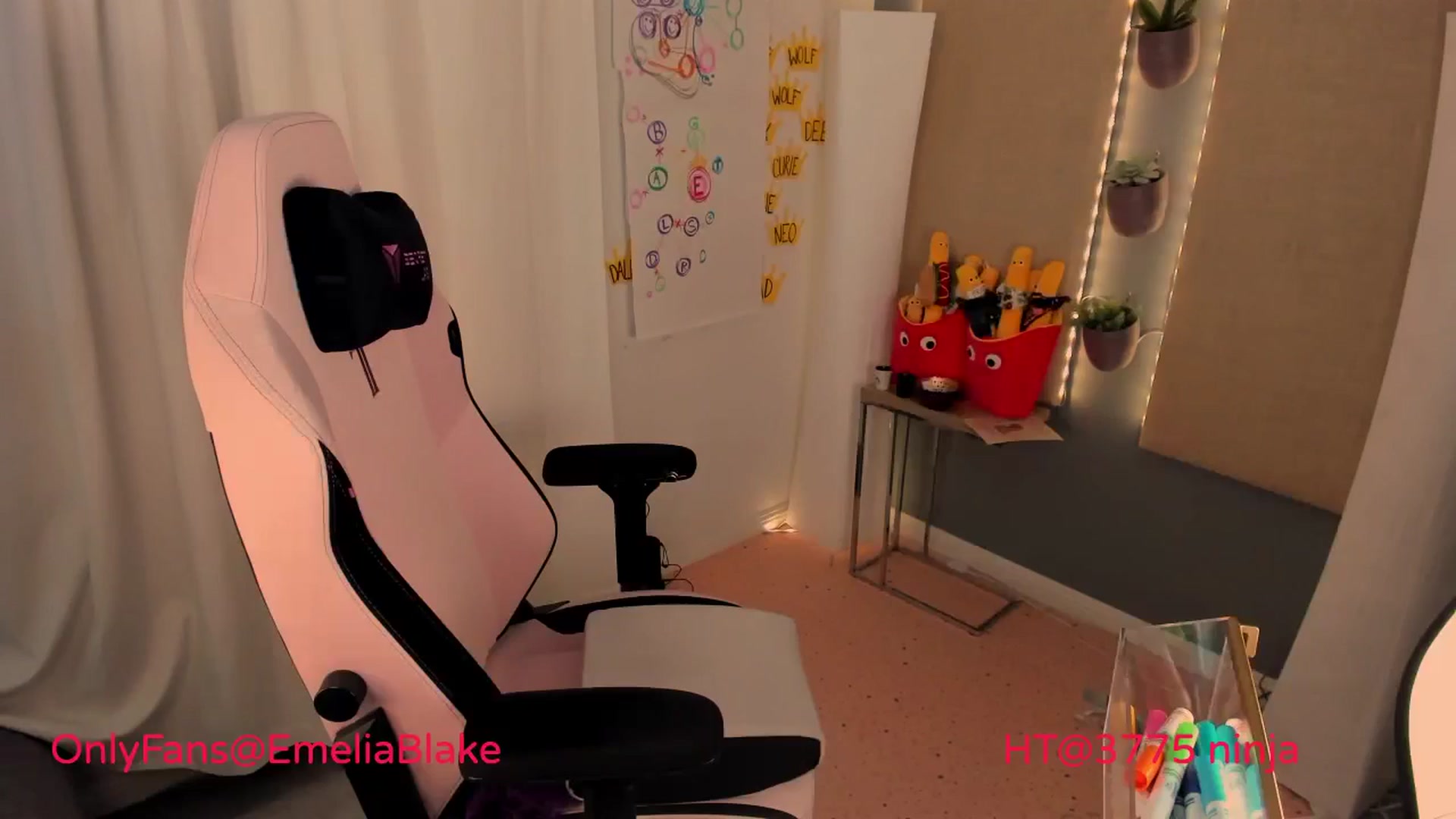 Gallery image thumbnail from MightyEmelia's myfreecams stream on, 07/31/2024, 03:37 image 11 of 20
