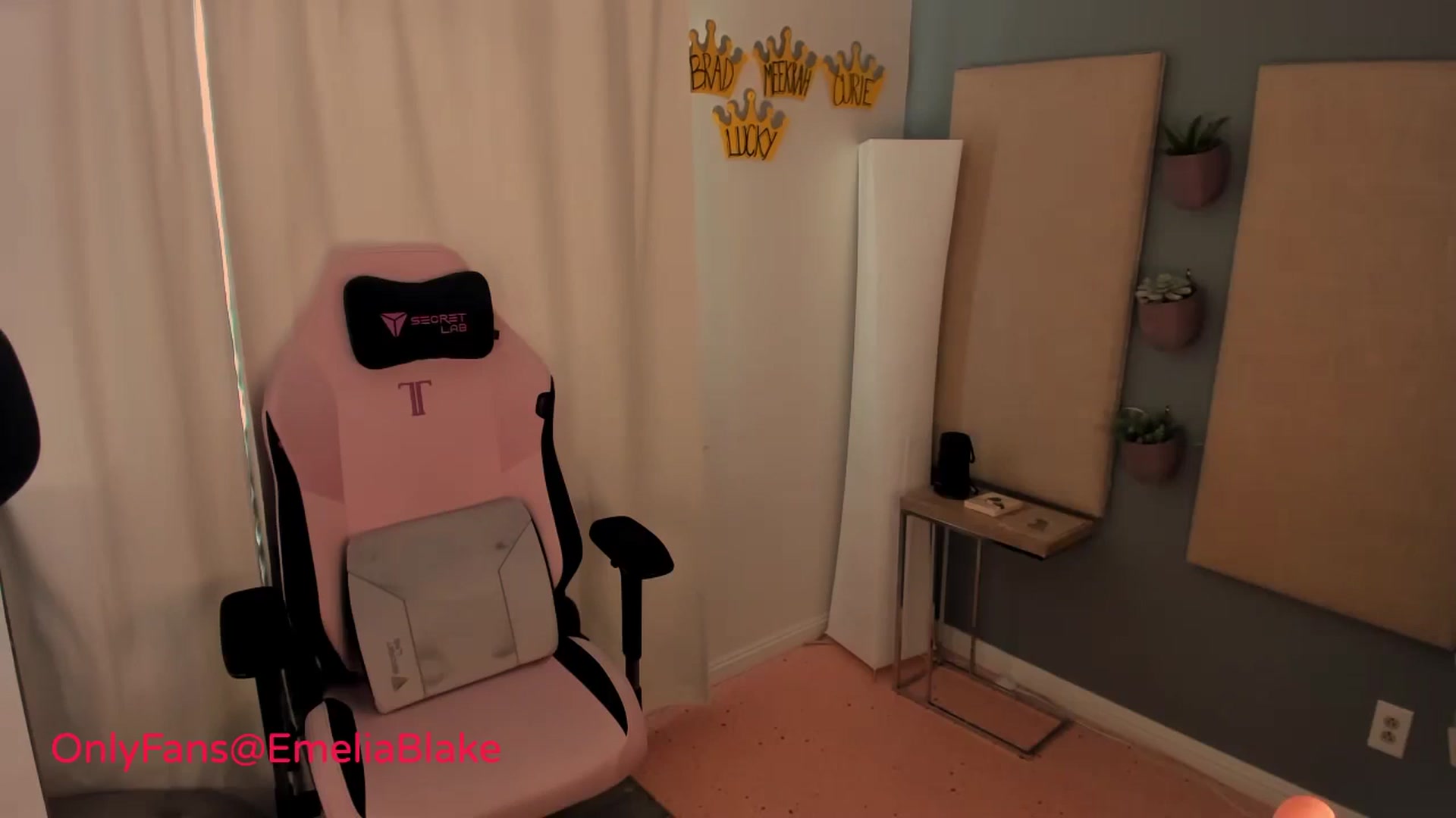 Gallery image thumbnail from MightyEmelia's myfreecams stream on, 08/16/2024, 01:41 image 7 of 20