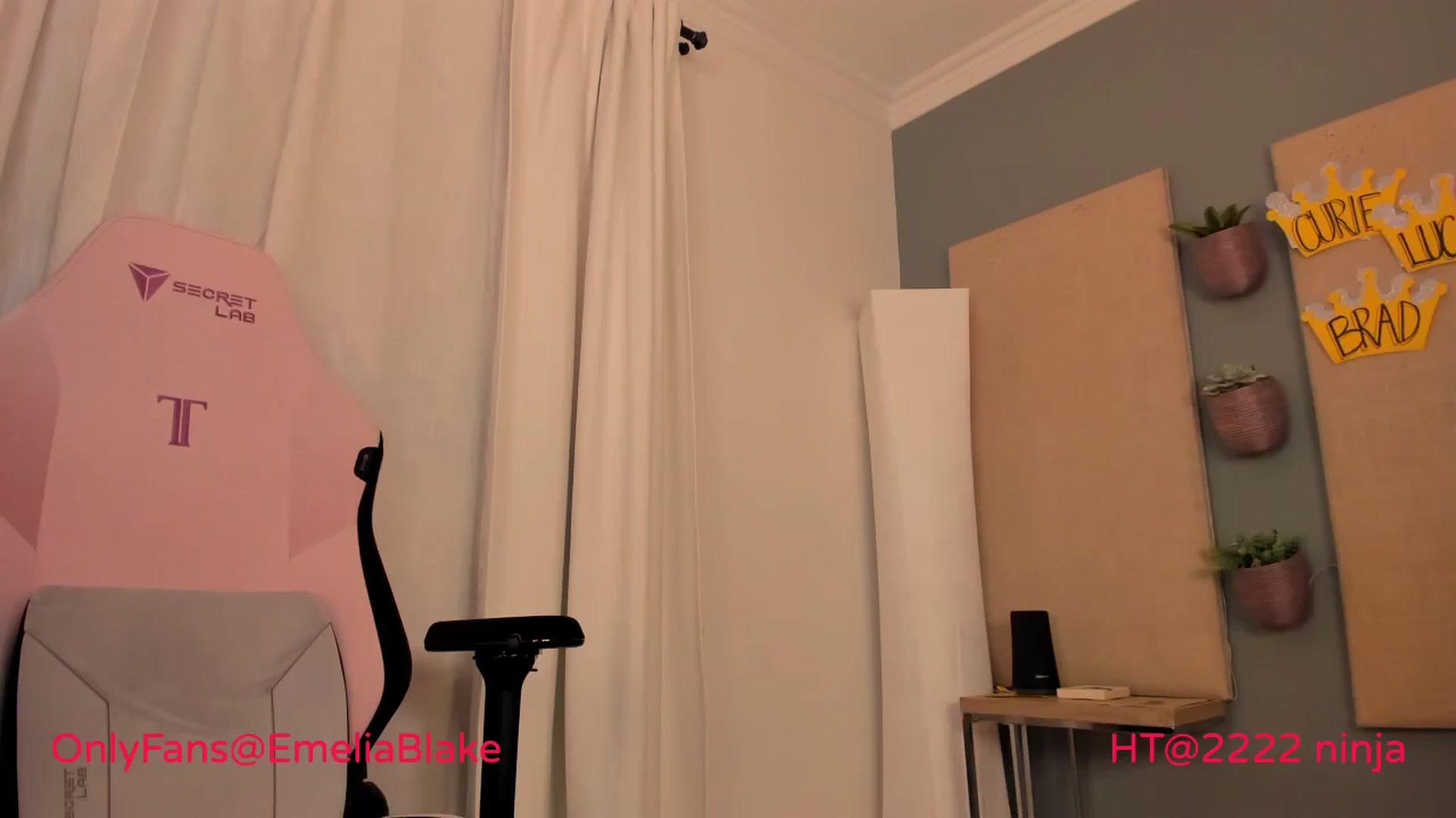 Gallery image thumbnail from MightyEmelia's myfreecams stream on, 08/23/2024, 05:09 image 18 of 20