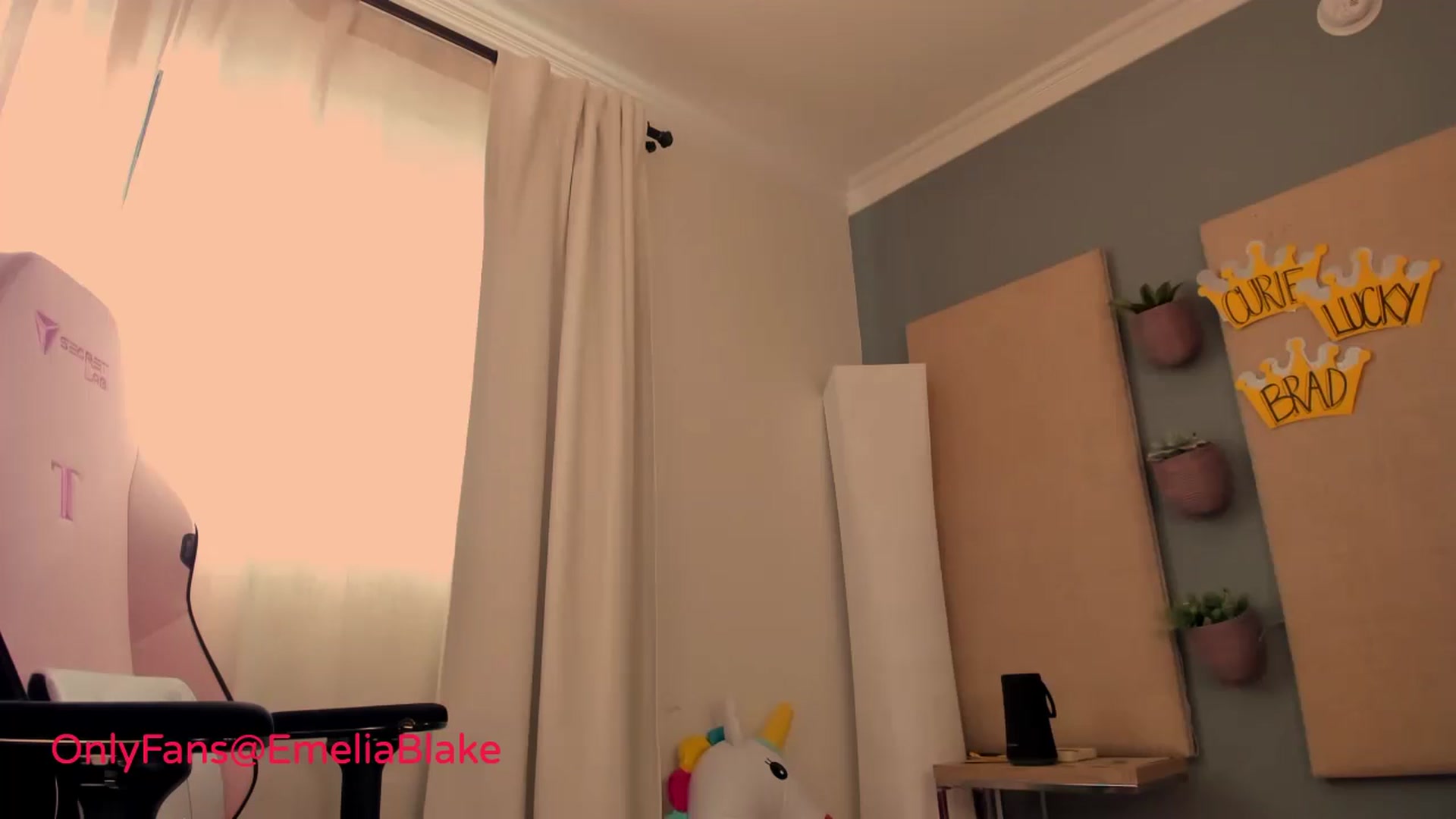 Gallery image thumbnail from MightyEmelia's myfreecams stream on, 08/27/2024, 24:28 image 13 of 20