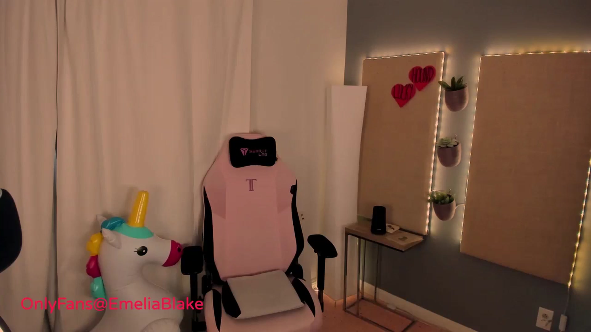 Gallery image thumbnail from MightyEmelia's myfreecams stream on, 09/08/2024, 02:49 image 10 of 20