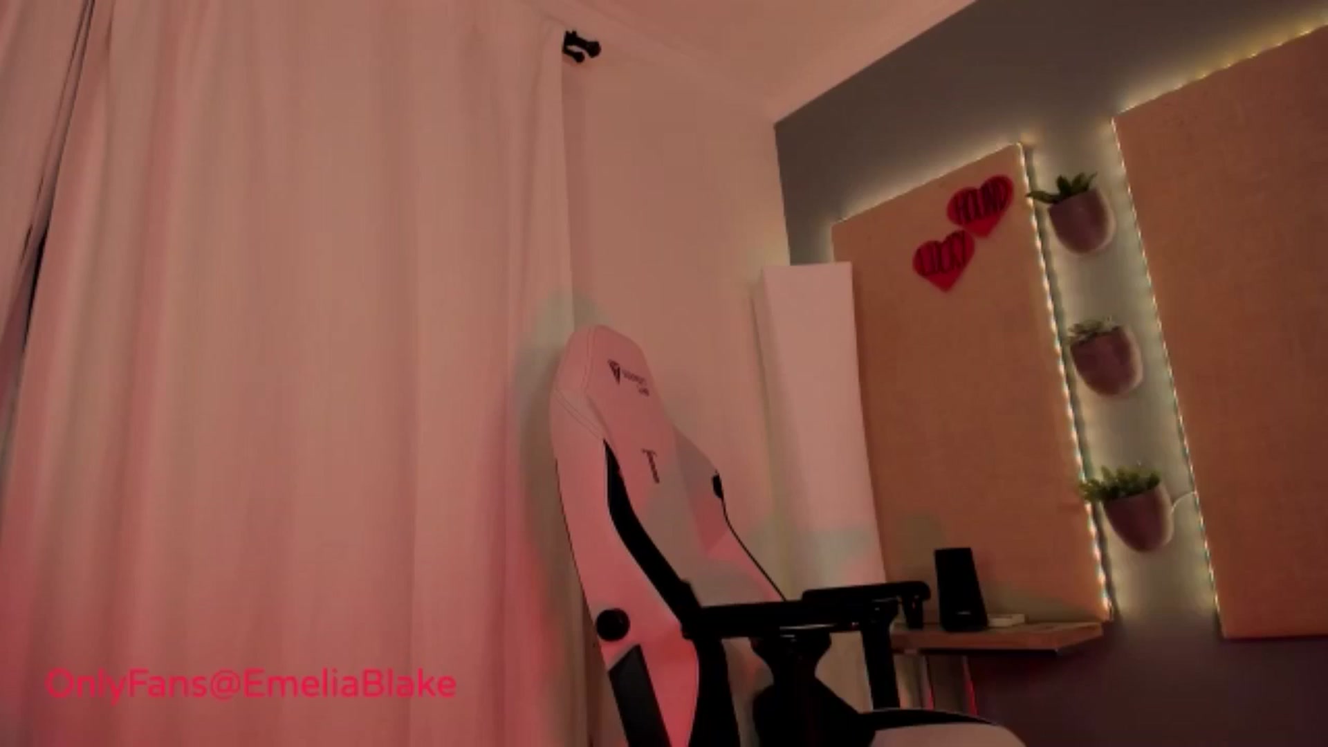 Gallery image thumbnail from MightyEmelia's myfreecams stream on, 09/08/2024, 03:18 image 1 of 20