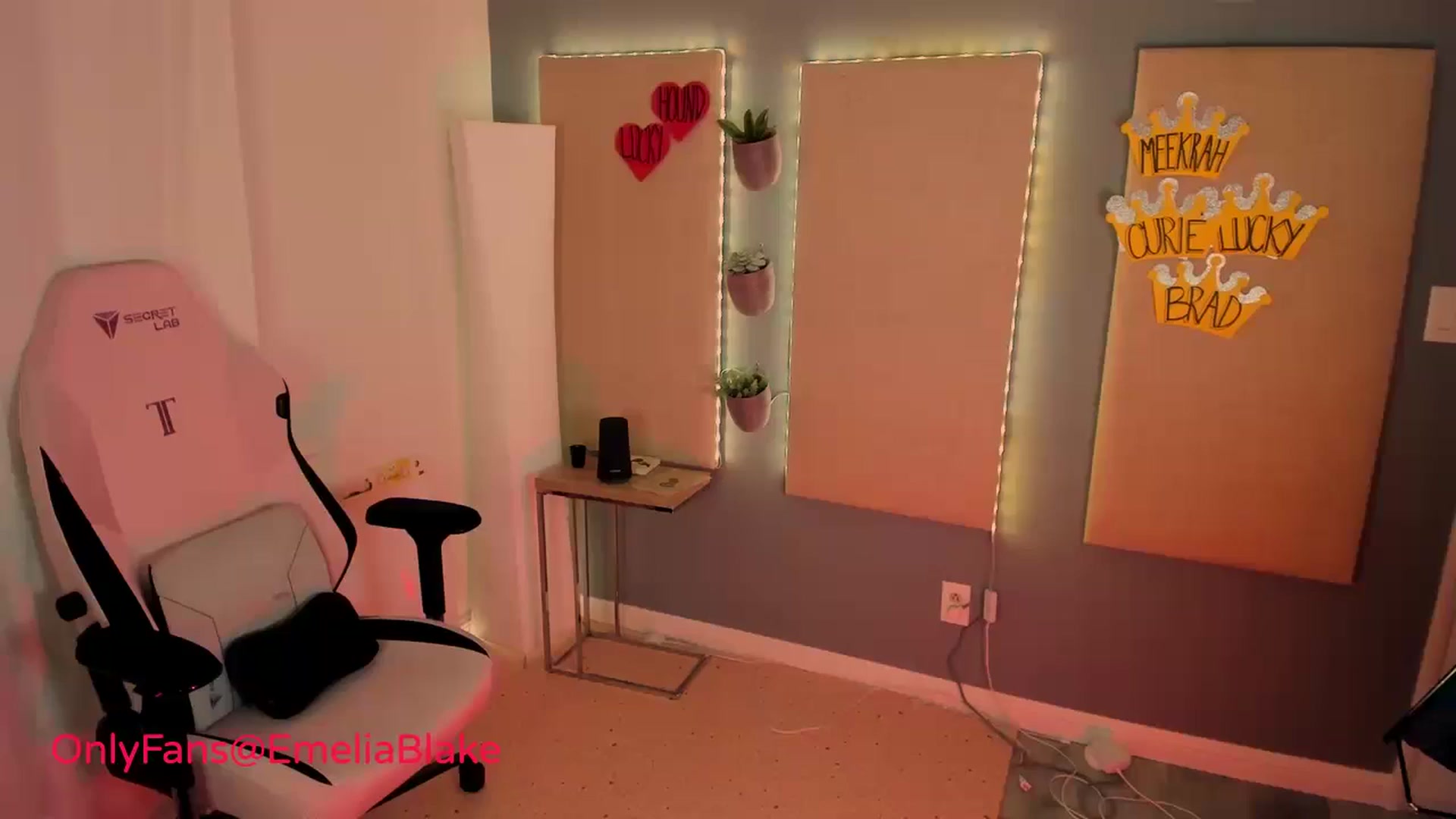 Gallery image thumbnail from MightyEmelia's myfreecams stream on, 09/08/2024, 03:18 image 6 of 20