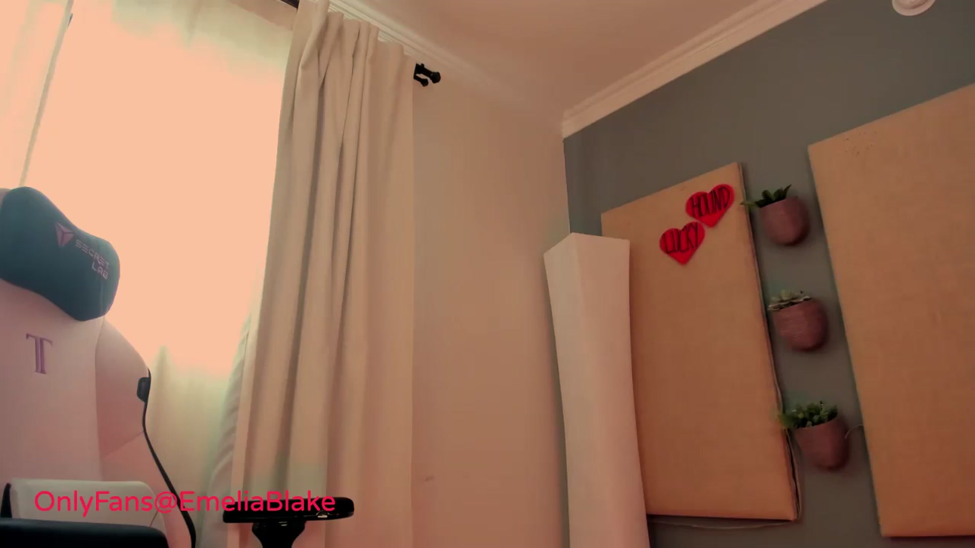 Gallery image thumbnail from MightyEmelia's myfreecams stream on, 09/11/2024, 24:21 image 5 of 20