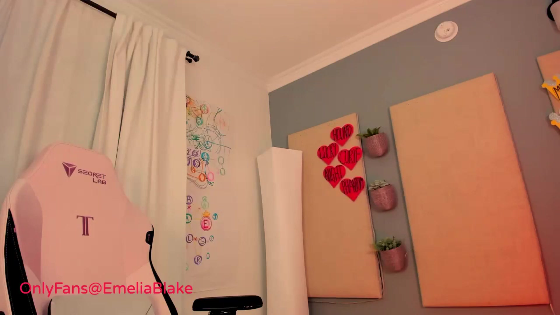 Gallery image thumbnail from MightyEmelia's myfreecams stream on, 09/14/2024, 03:41 image 9 of 20