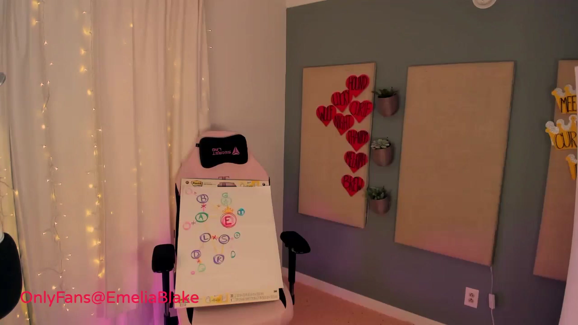 Gallery image thumbnail from MightyEmelia's myfreecams stream on, 09/18/2024, 03:43 image 9 of 20