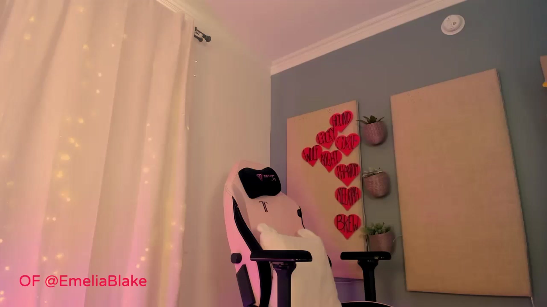 Gallery image thumbnail from MightyEmelia's myfreecams stream on, 10/02/2024, 01:41 image 11 of 20