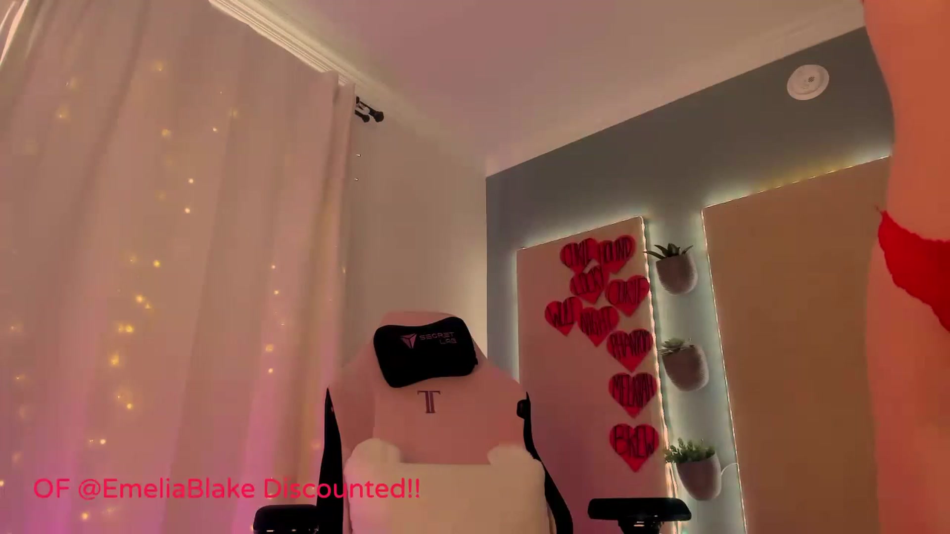 Gallery image thumbnail from MightyEmelia's myfreecams stream on, 10/05/2024, 24:43 image 8 of 20