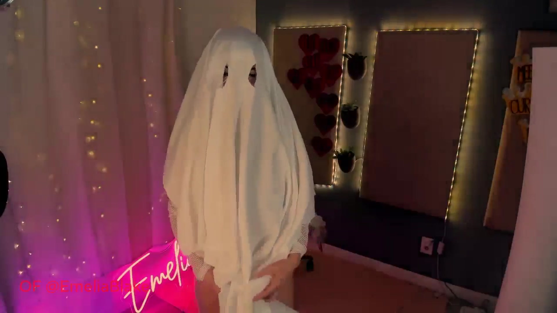 Gallery image thumbnail from MightyEmelia's myfreecams stream on, 10/06/2024, 03:17 image 9 of 20