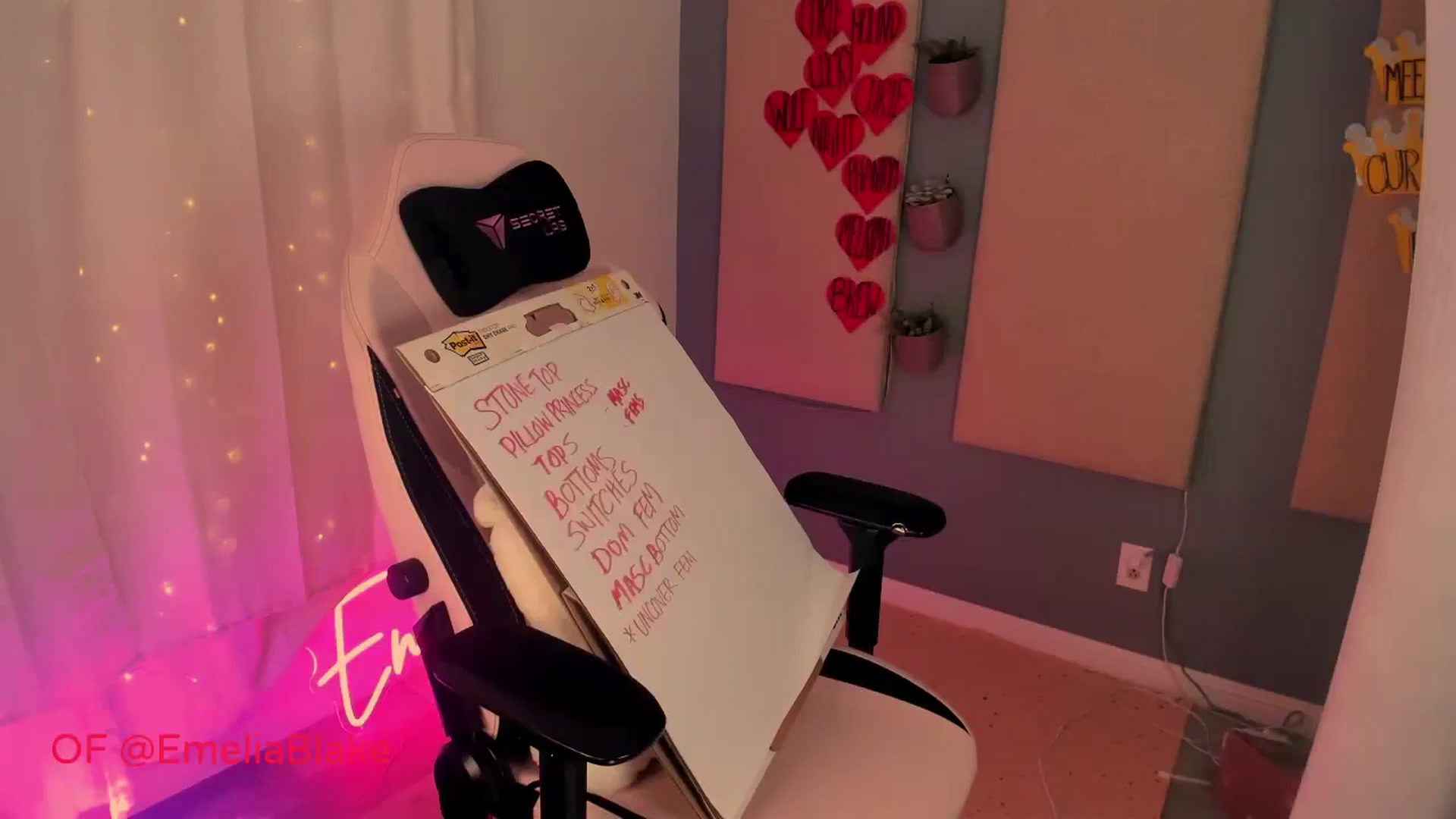 Gallery image thumbnail from MightyEmelia's myfreecams stream on, 10/09/2024, 02:11 image 13 of 20
