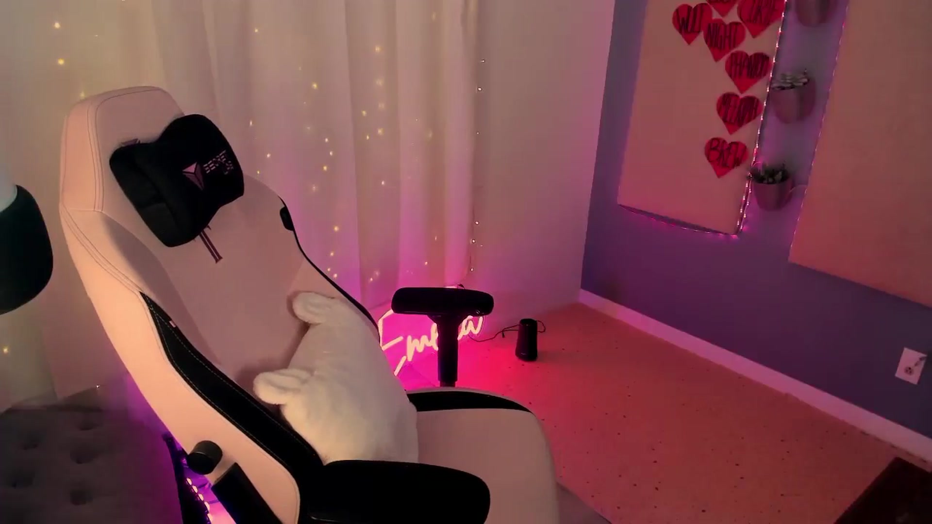 Gallery image thumbnail from MightyEmelia's myfreecams stream on, 10/11/2024, 03:38 image 12 of 20