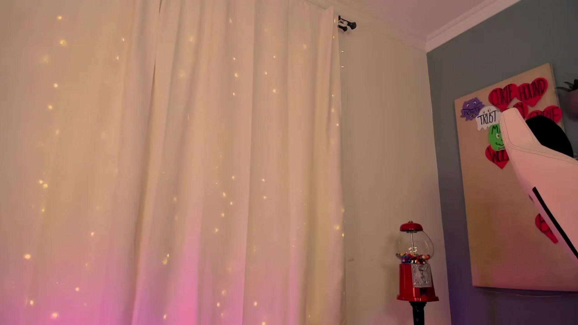 Gallery image thumbnail from MightyEmelia's myfreecams stream on, 10/14/2024, 03:50 image 19 of 20