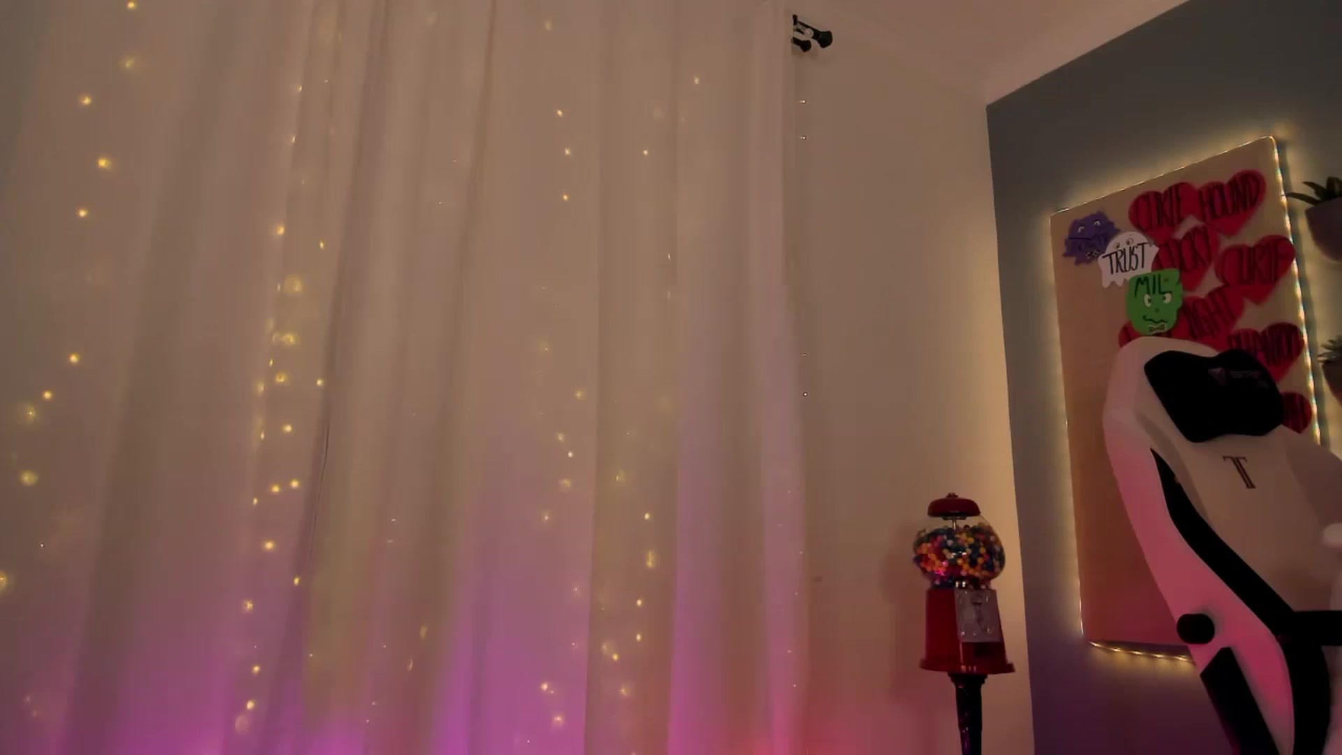 Gallery image thumbnail from MightyEmelia's myfreecams stream on, 10/16/2024, 04:11 image 9 of 20