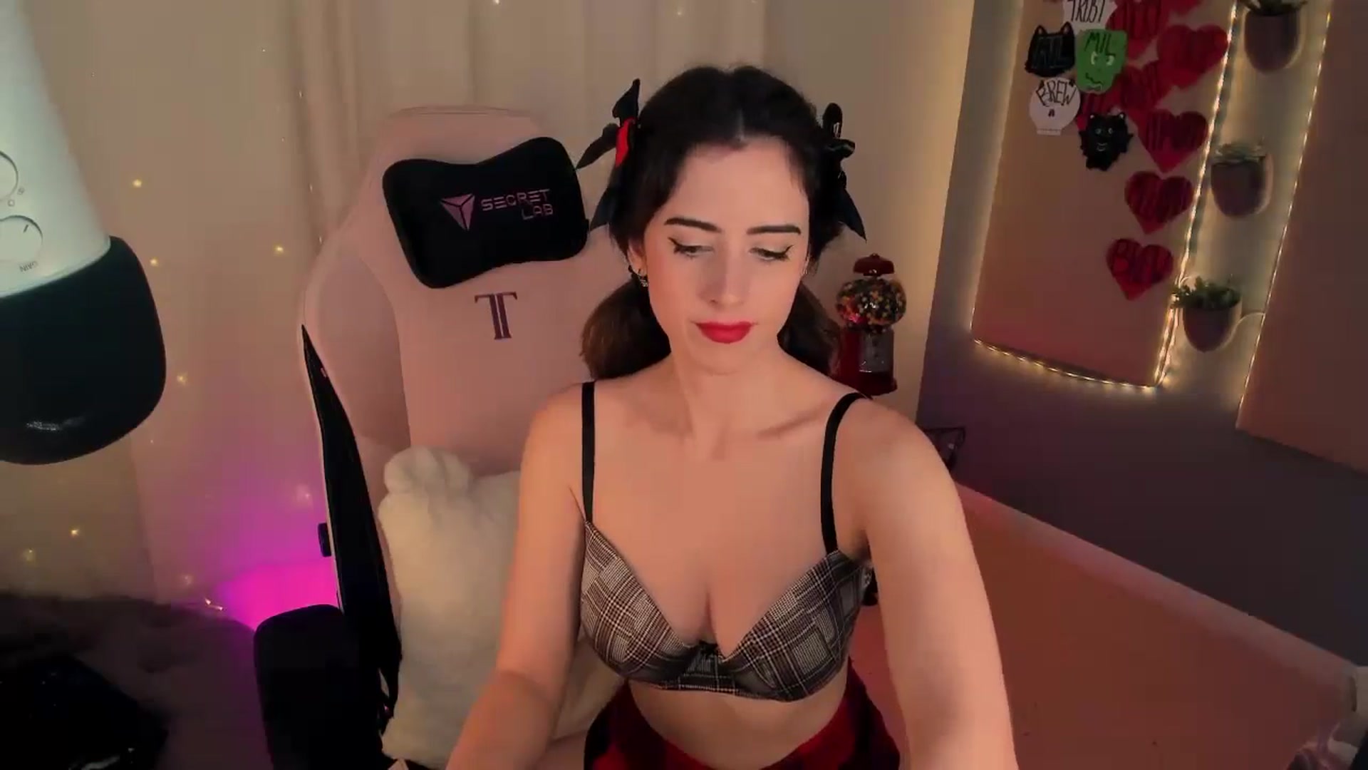 Gallery image thumbnail from MightyEmelia's myfreecams stream on, 10/30/2024, 04:44 image 2 of 20