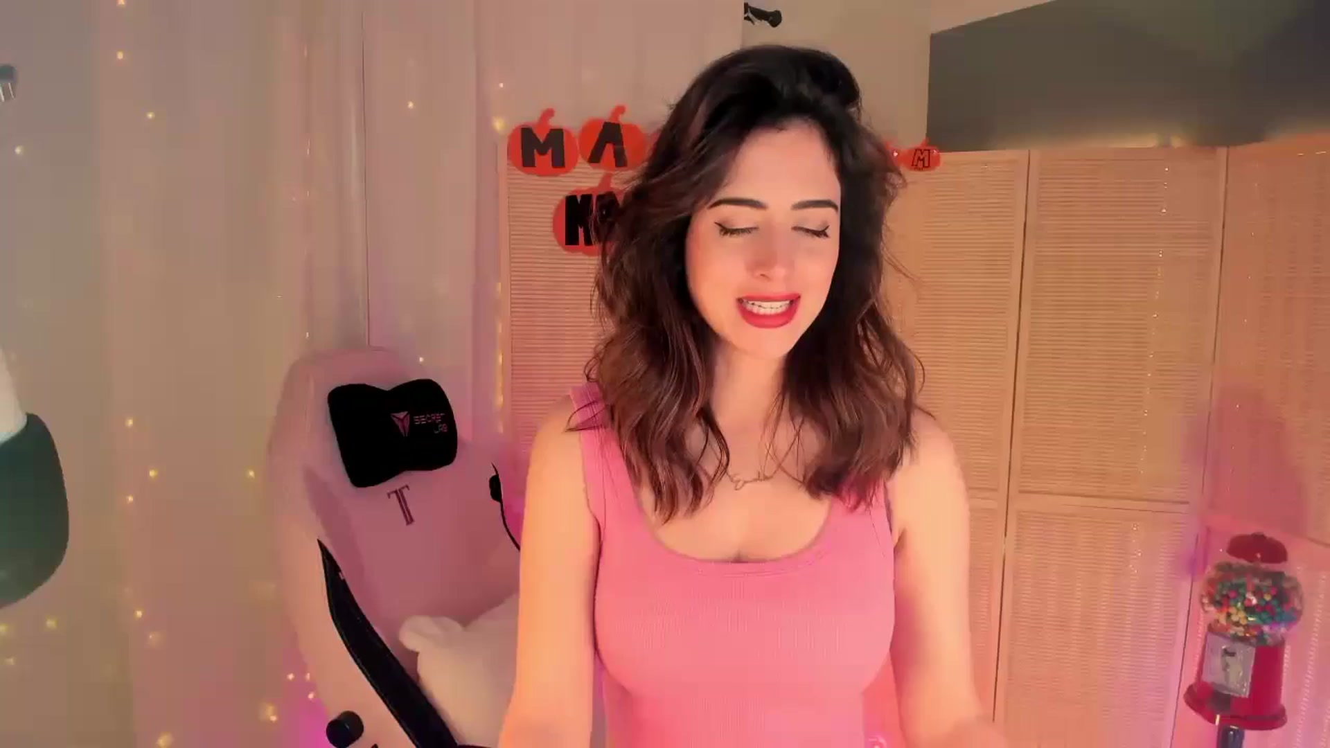Gallery image thumbnail from MightyEmelia's myfreecams stream on, 11/03/2024, 24:03 image 14 of 20