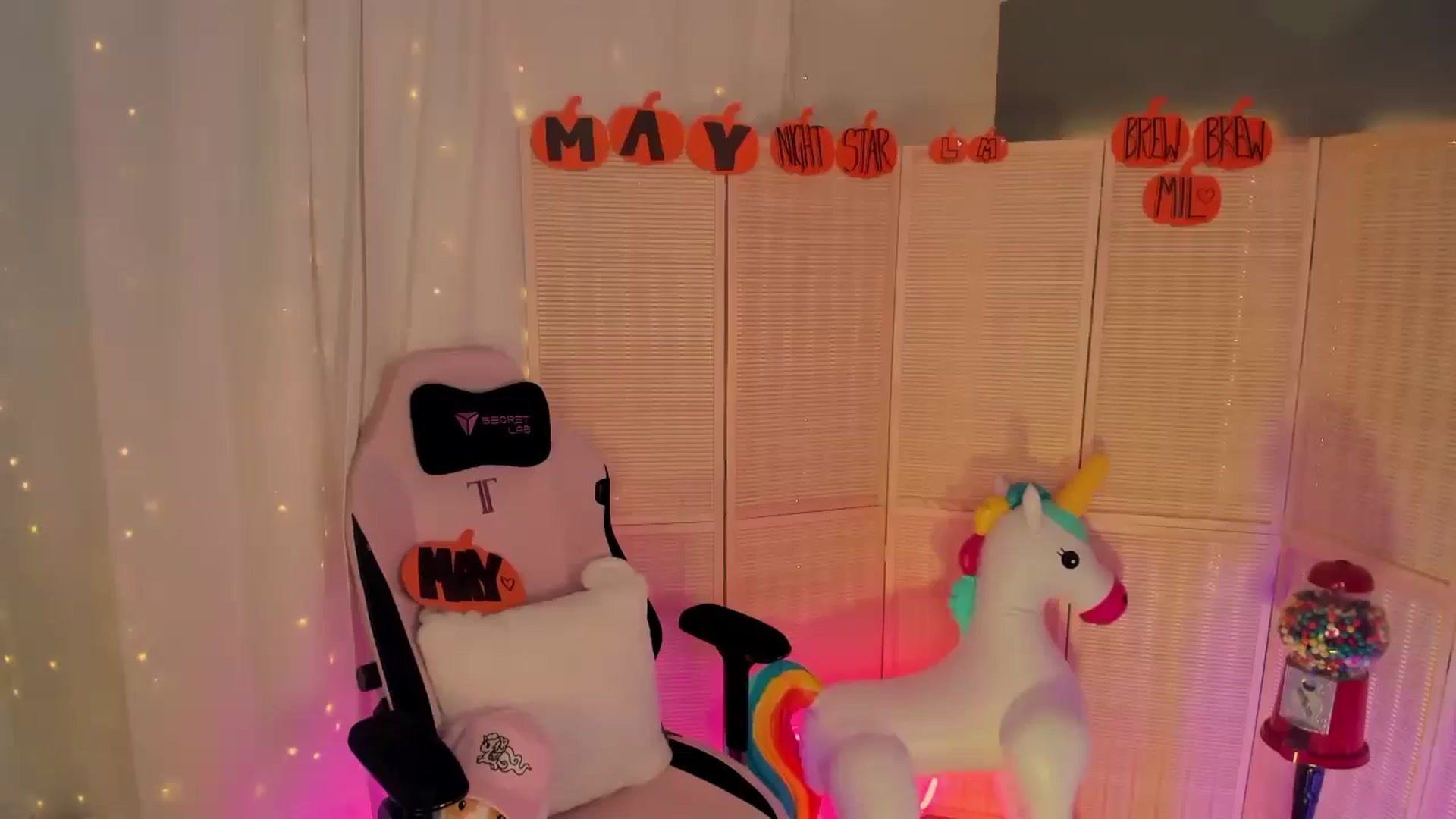 Gallery image thumbnail from MightyEmelia's myfreecams stream on, 11/03/2024, 06:11 image 12 of 20