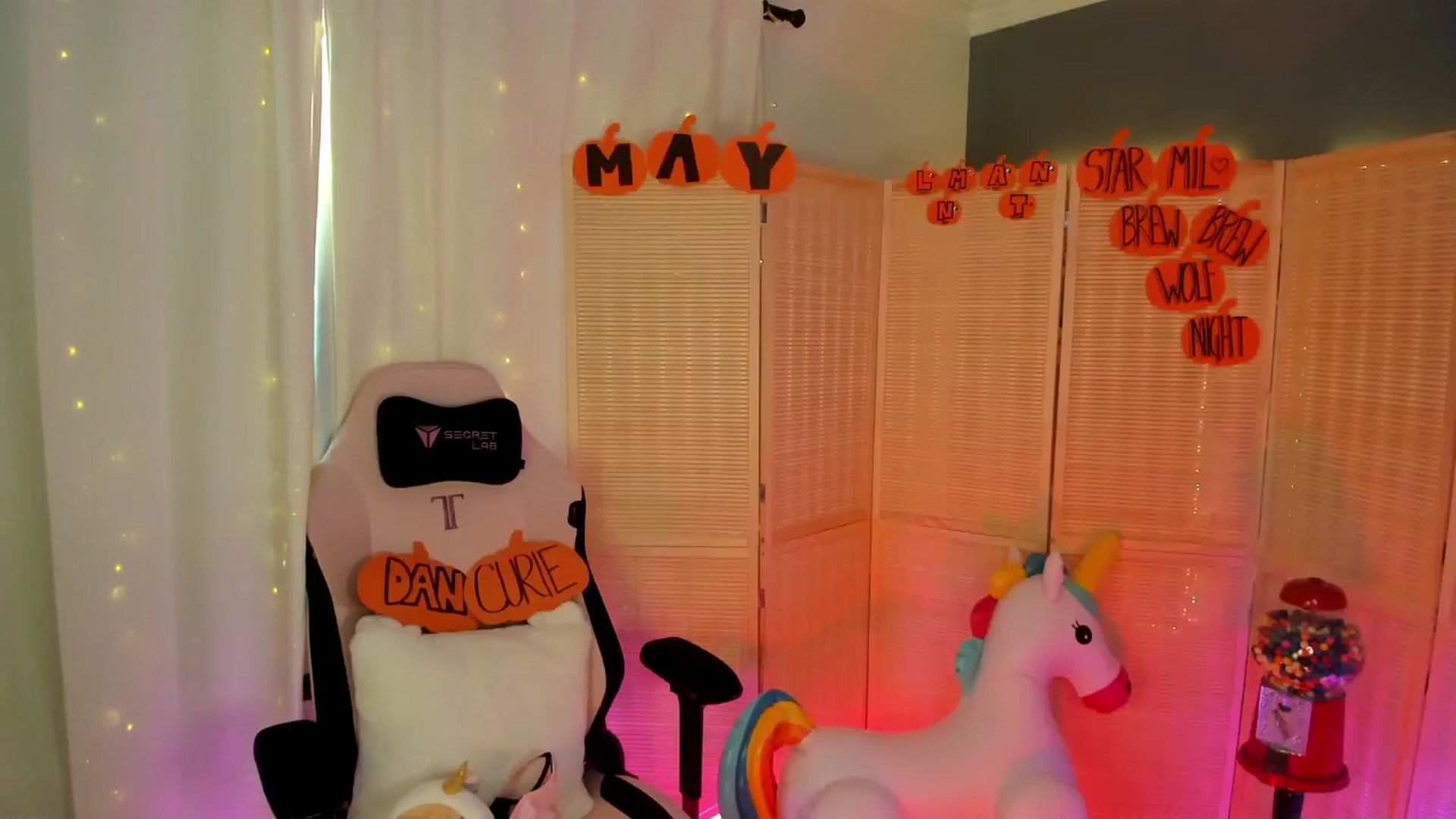 Gallery image thumbnail from MightyEmelia's myfreecams stream on, 11/08/2024, 24:58 image 11 of 20