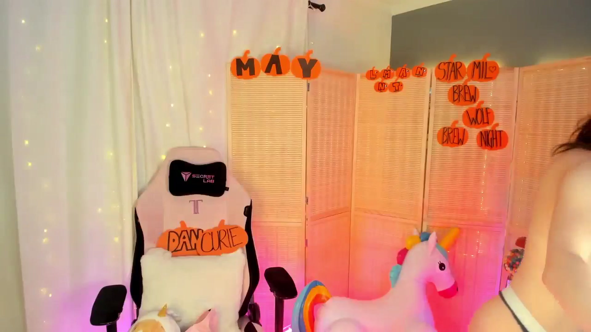 Gallery image thumbnail from MightyEmelia's myfreecams stream on, 11/08/2024, 24:58 image 20 of 20
