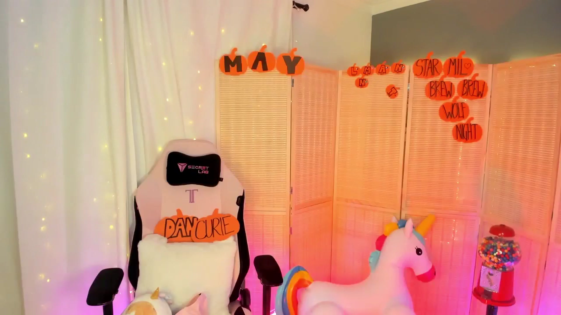 Gallery image thumbnail from MightyEmelia's myfreecams stream on, 11/08/2024, 24:58 image 18 of 20