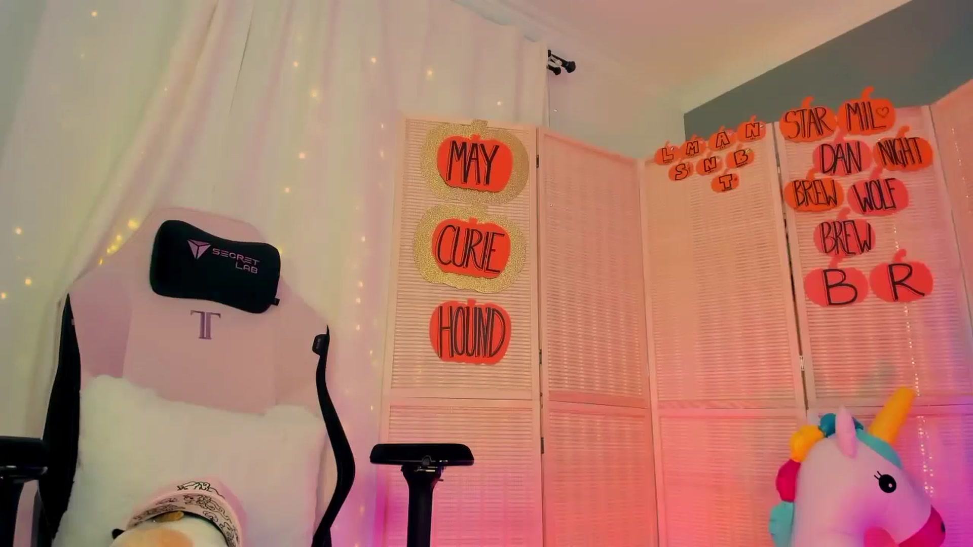 Gallery image thumbnail from MightyEmelia's myfreecams stream on, 11/10/2024, 06:40 image 8 of 20