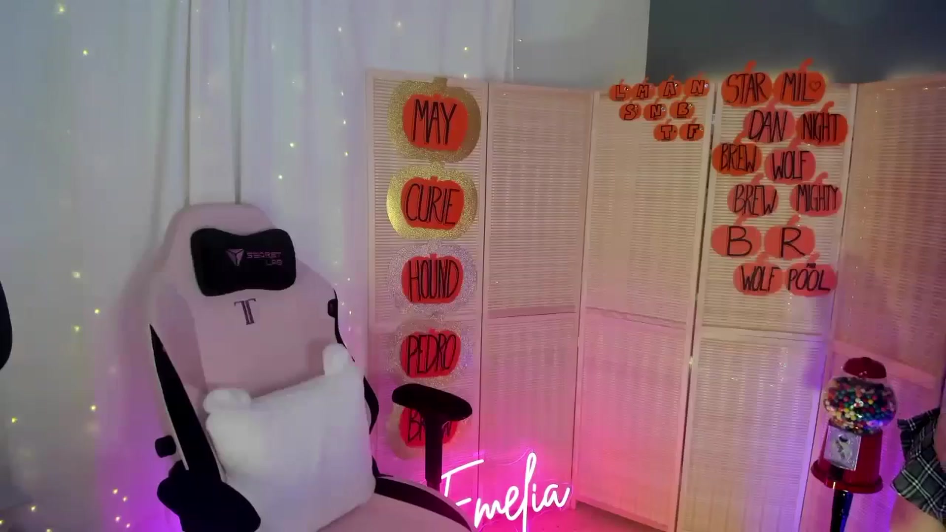 Gallery image thumbnail from MightyEmelia's myfreecams stream on, 11/13/2024, 04:46 image 7 of 20