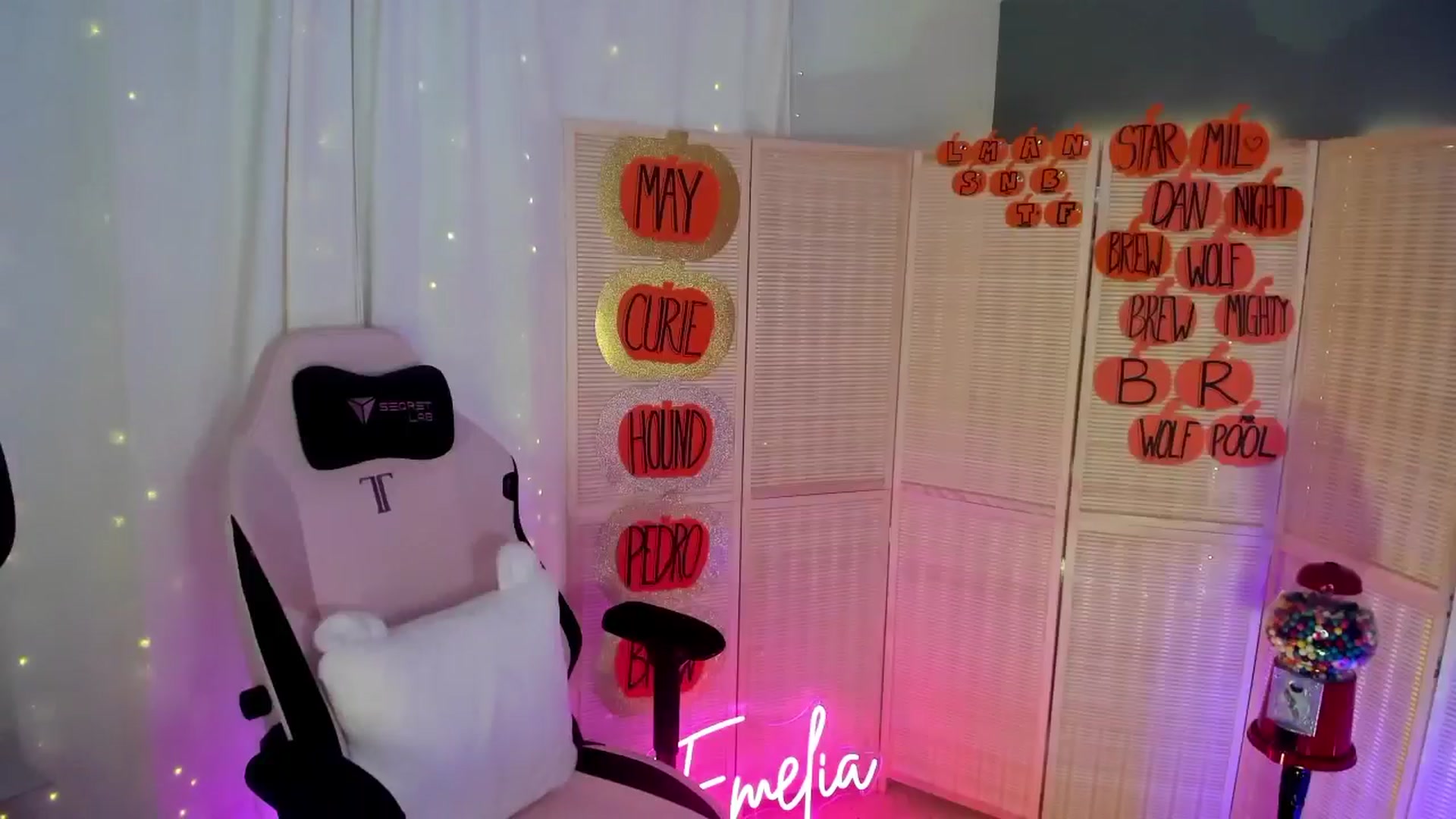 Gallery image thumbnail from MightyEmelia's myfreecams stream on, 11/13/2024, 04:46 image 12 of 20