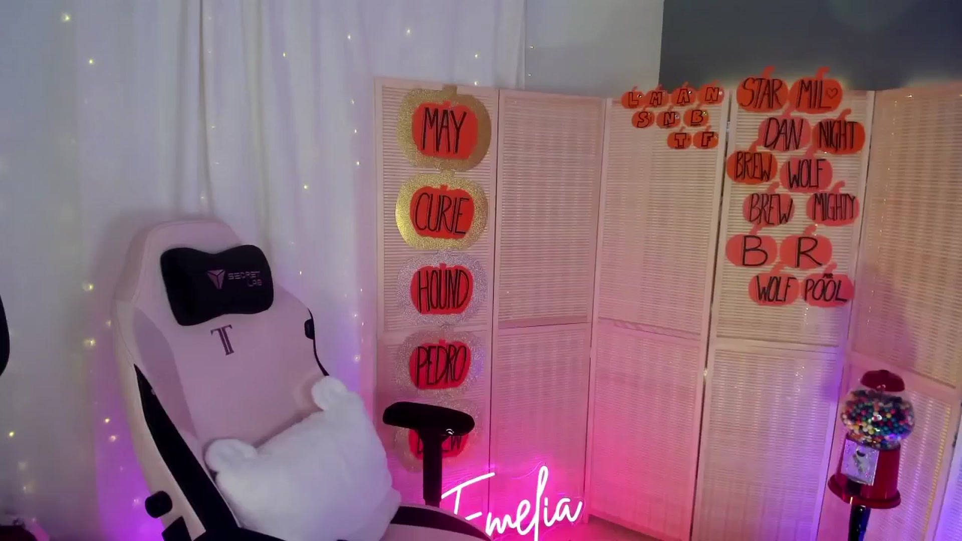 Gallery image thumbnail from MightyEmelia's myfreecams stream on, 11/15/2024, 06:33 image 2 of 20
