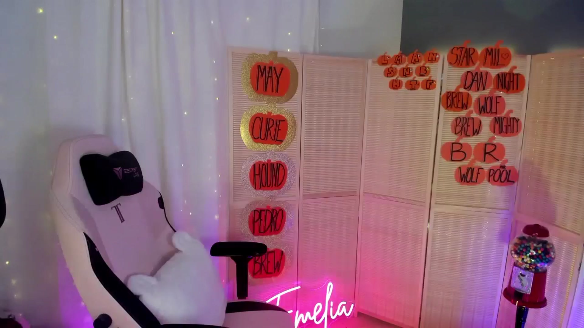 Gallery image thumbnail from MightyEmelia's myfreecams stream on, 11/15/2024, 06:33 image 4 of 20