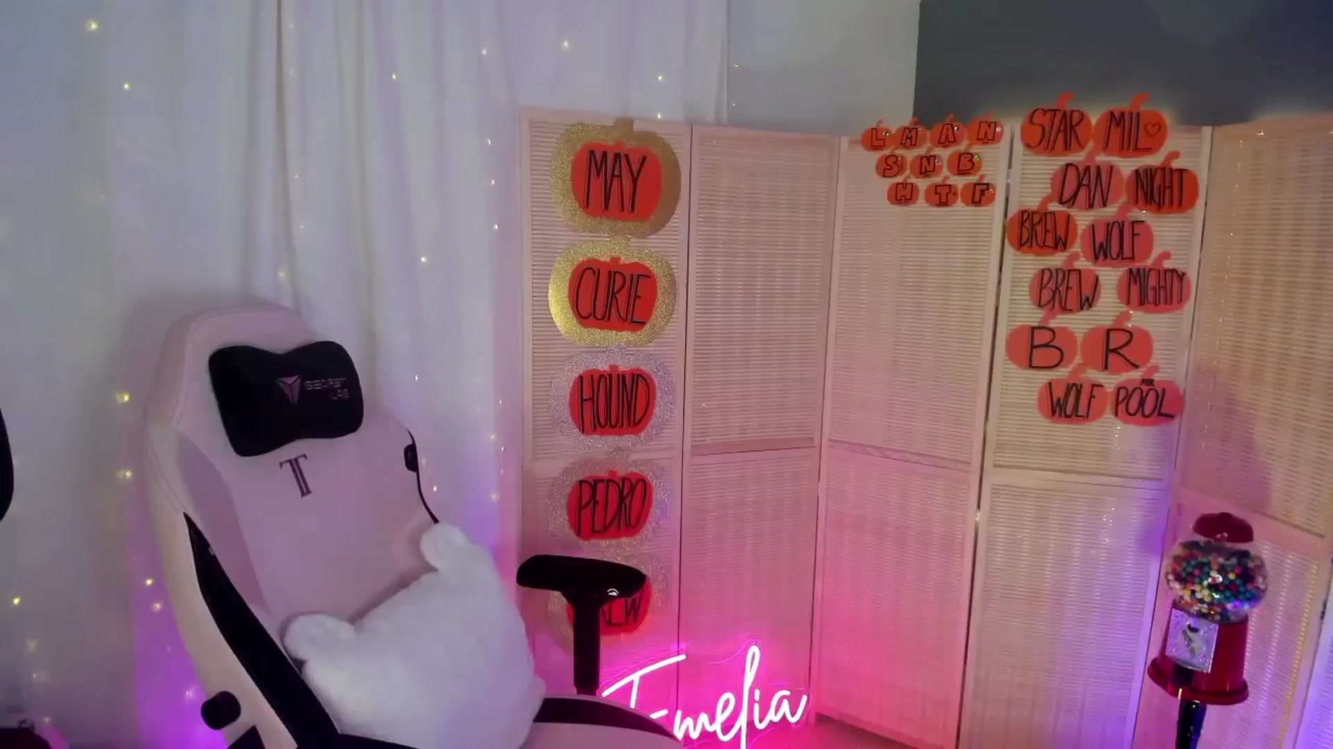 Gallery image thumbnail from MightyEmelia's myfreecams stream on, 11/15/2024, 06:33 image 3 of 20