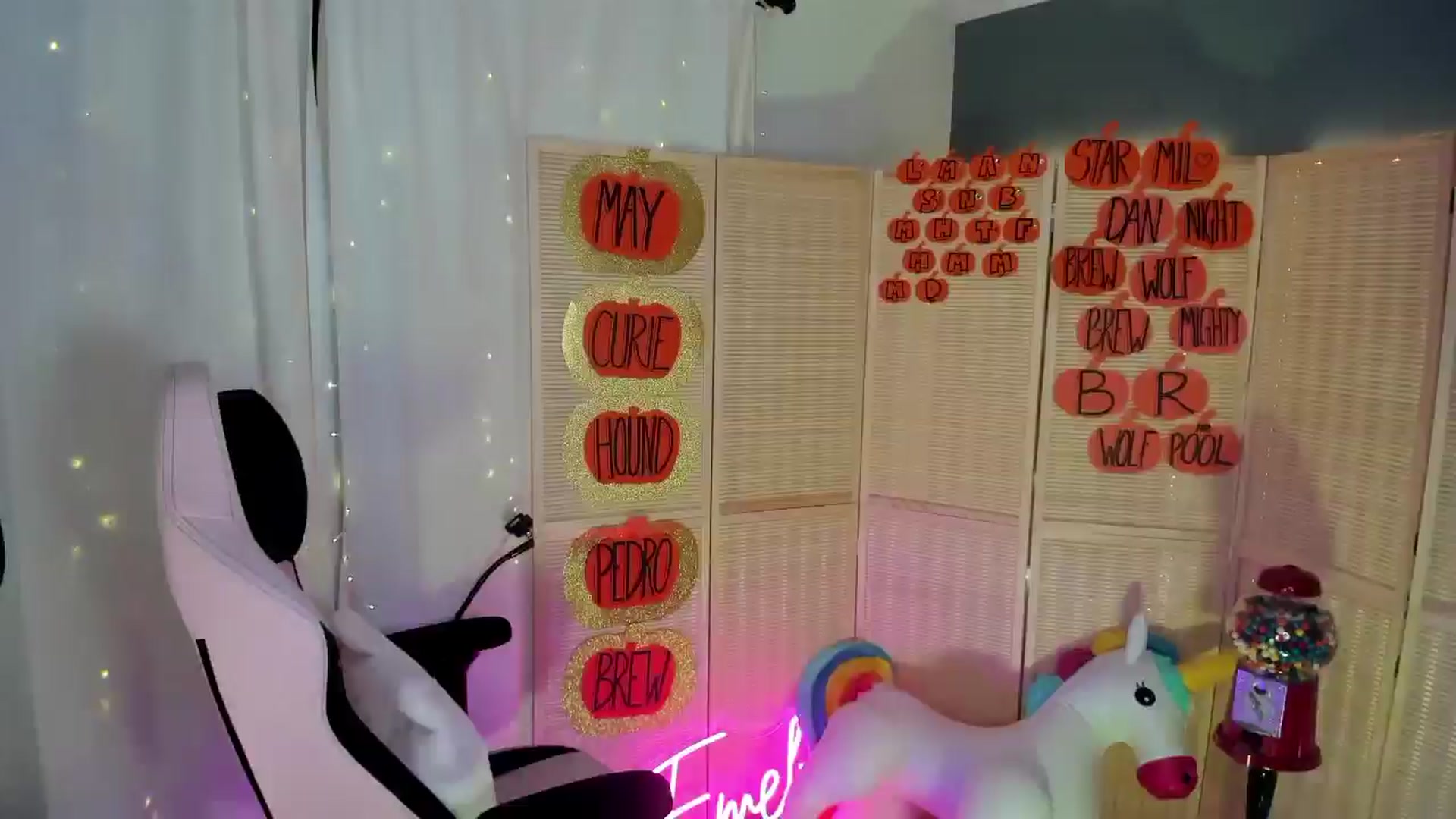 Gallery image thumbnail from MightyEmelia's myfreecams stream on, 11/20/2024, 03:49 image 3 of 20