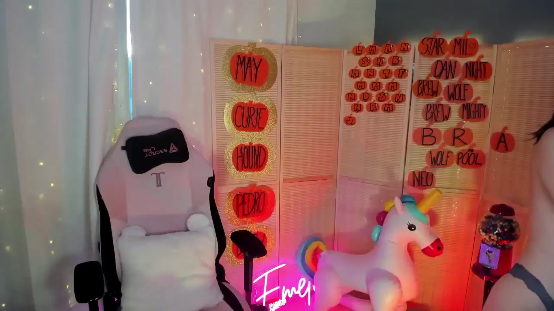 Gallery image thumbnail from MightyEmelia's myfreecams stream on, 11/22/2024, 01:43 image 4 of 20